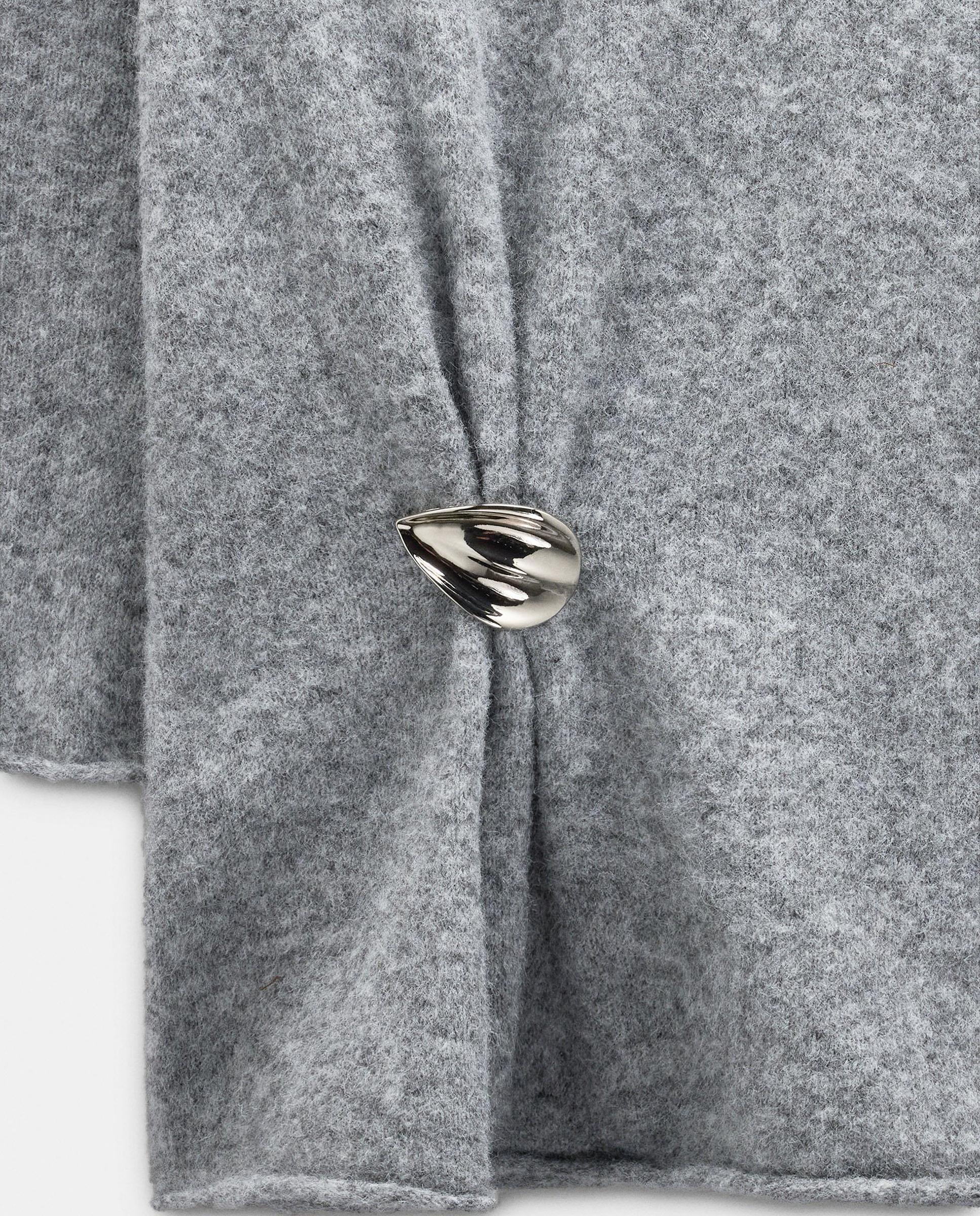 Jersey de mujer de manga francesa con abalorio decorativo fruncido - Parfois - Gris Gris-5