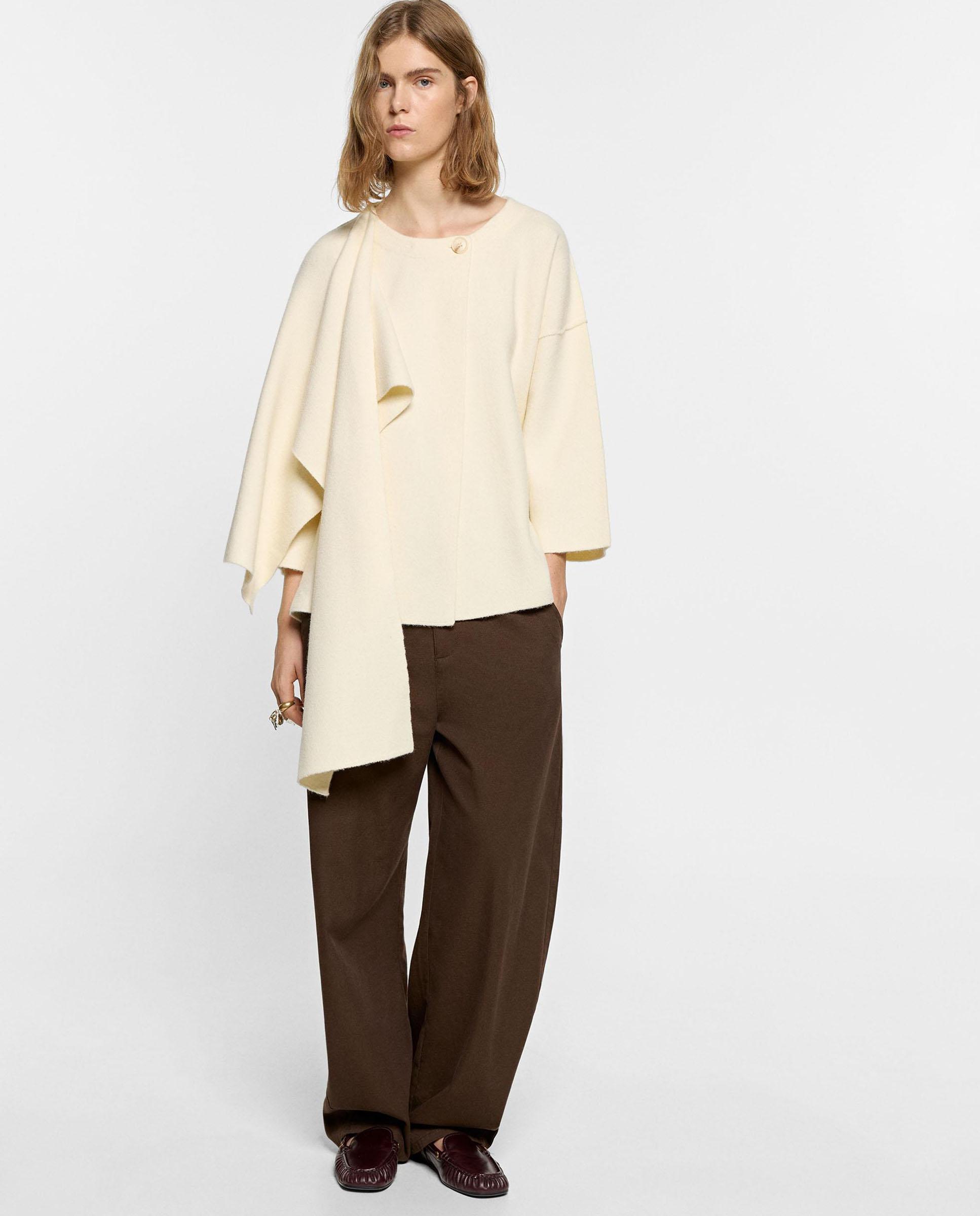 Imagen 5 de Chaqueta de mujer con capa estilo oversize - Parfois - Crudo Crudo