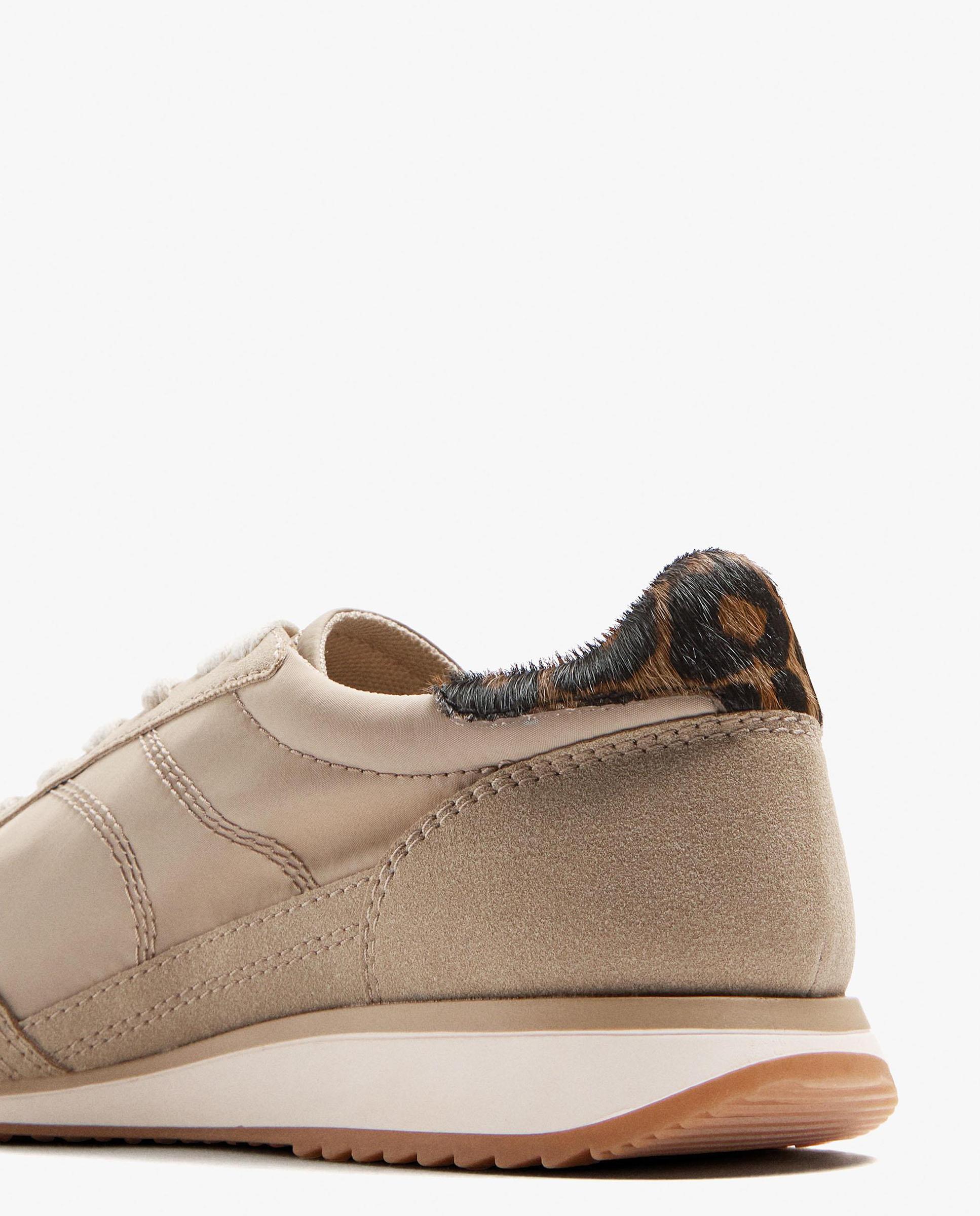 Zapatillas deportivas de mujer con pespuntes y detalle de animal print - Parfois - Beige Beige-5