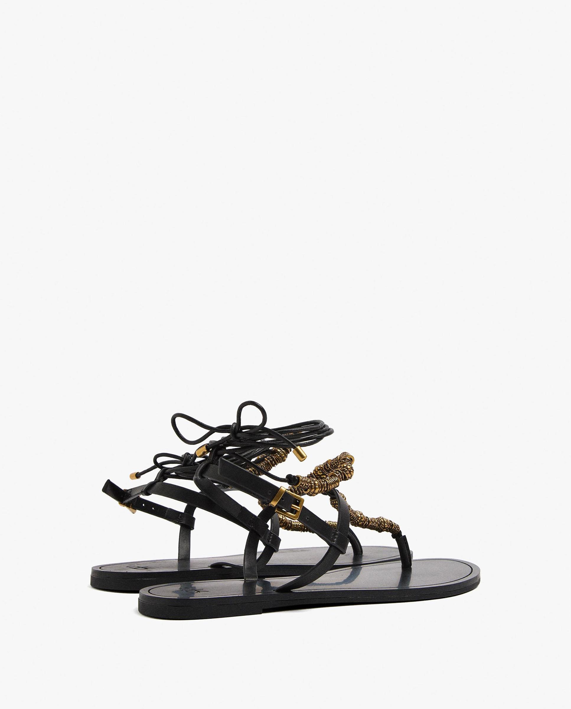 Sandalias de dedo de mujer con tiras y cuentas decorativas - Parfois - Negro Negro-4