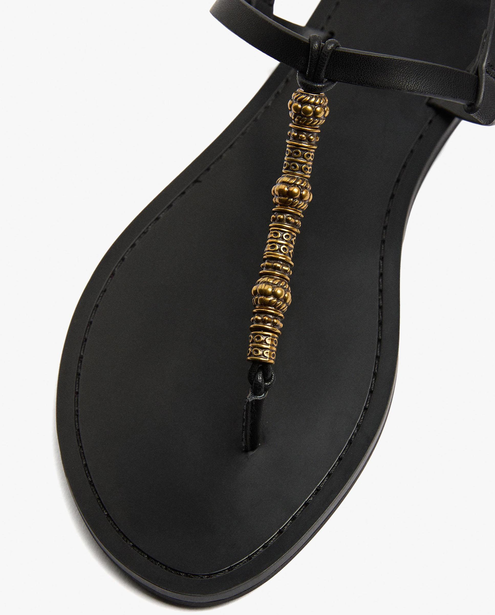 Sandalias de dedo de mujer con tiras y cuentas decorativas - Parfois - Negro Negro-5