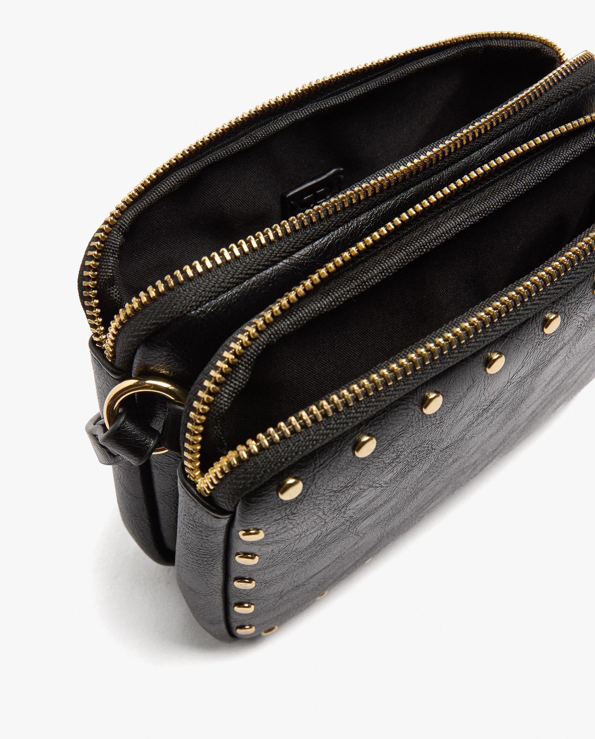 Bandolera de mujer con varios compartimentos y cierre de cremallera con tachuelas en liso - Parfois - Negro Negro-4