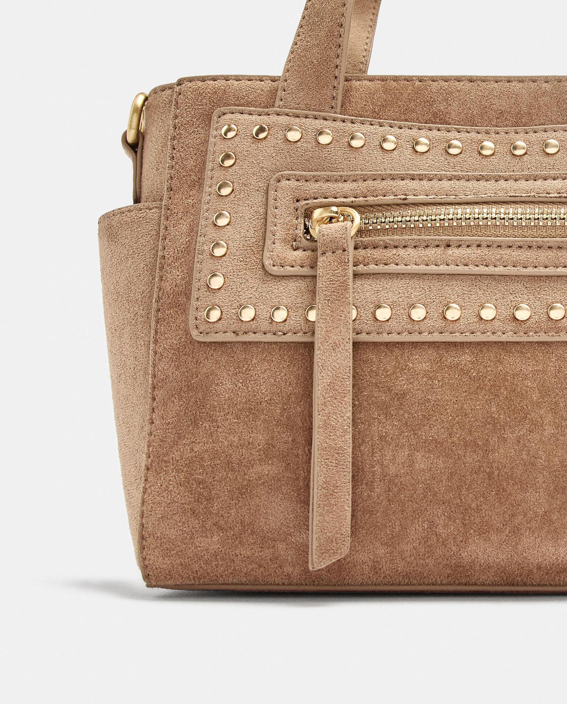Bolso de mano estilo tote convertible a bandolera con tachuelas decorativas y cierre de cremallera - Parfois - Camel Camel-3