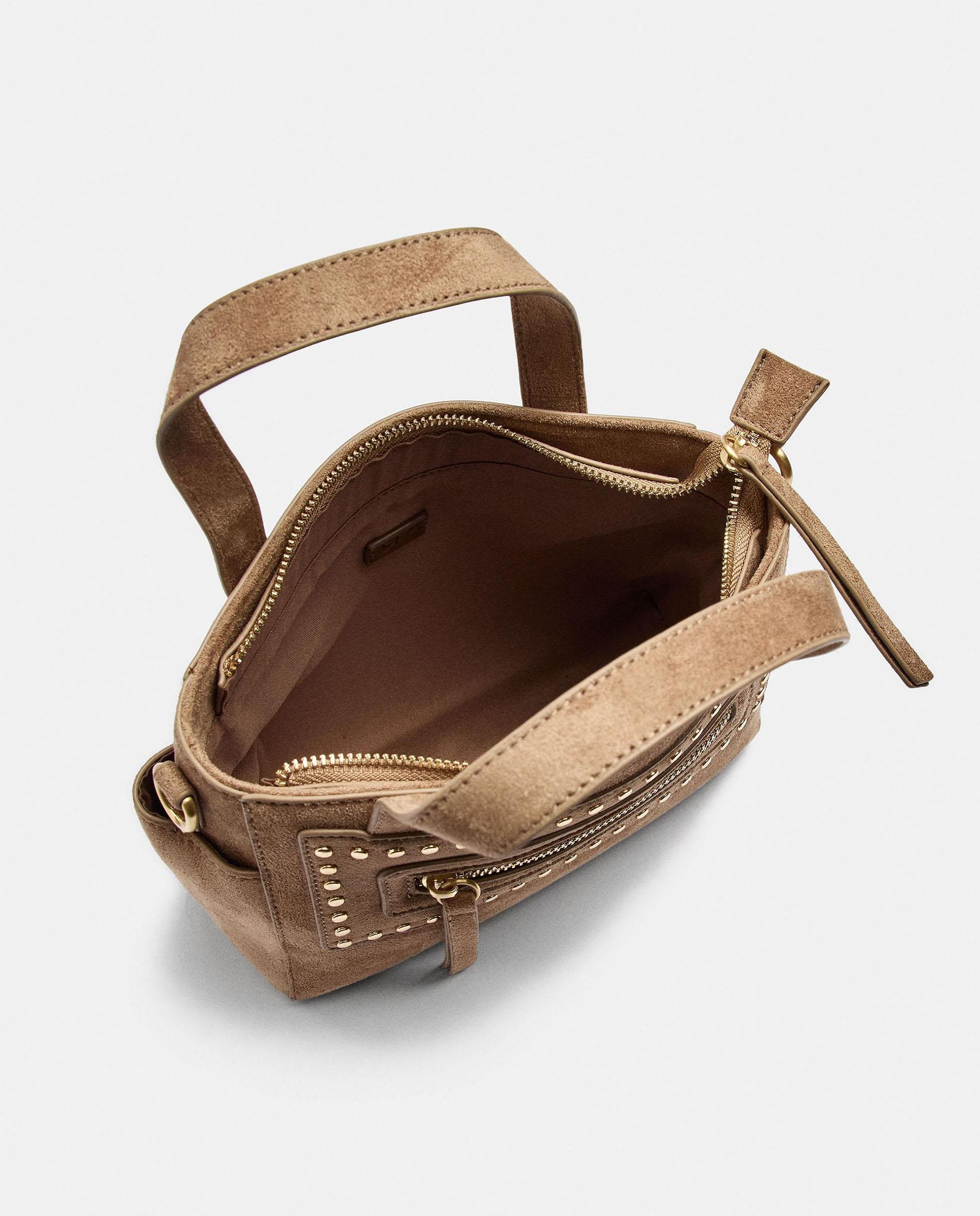 Bolso de mano estilo tote convertible a bandolera con tachuelas decorativas y cierre de cremallera - Parfois - Camel Camel-4