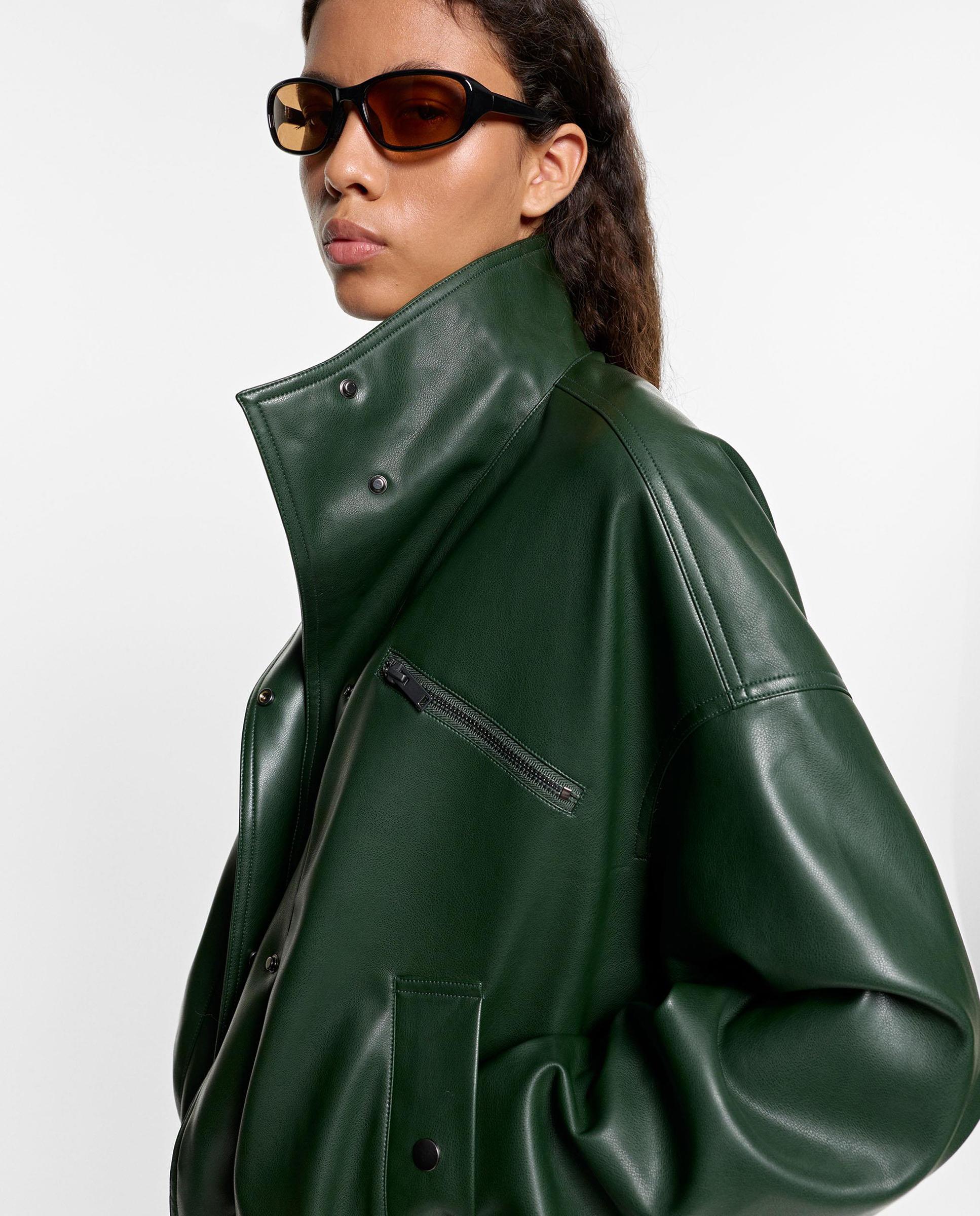 Imagen 0 de Chaqueta de mujer estilo biker en liso Verde