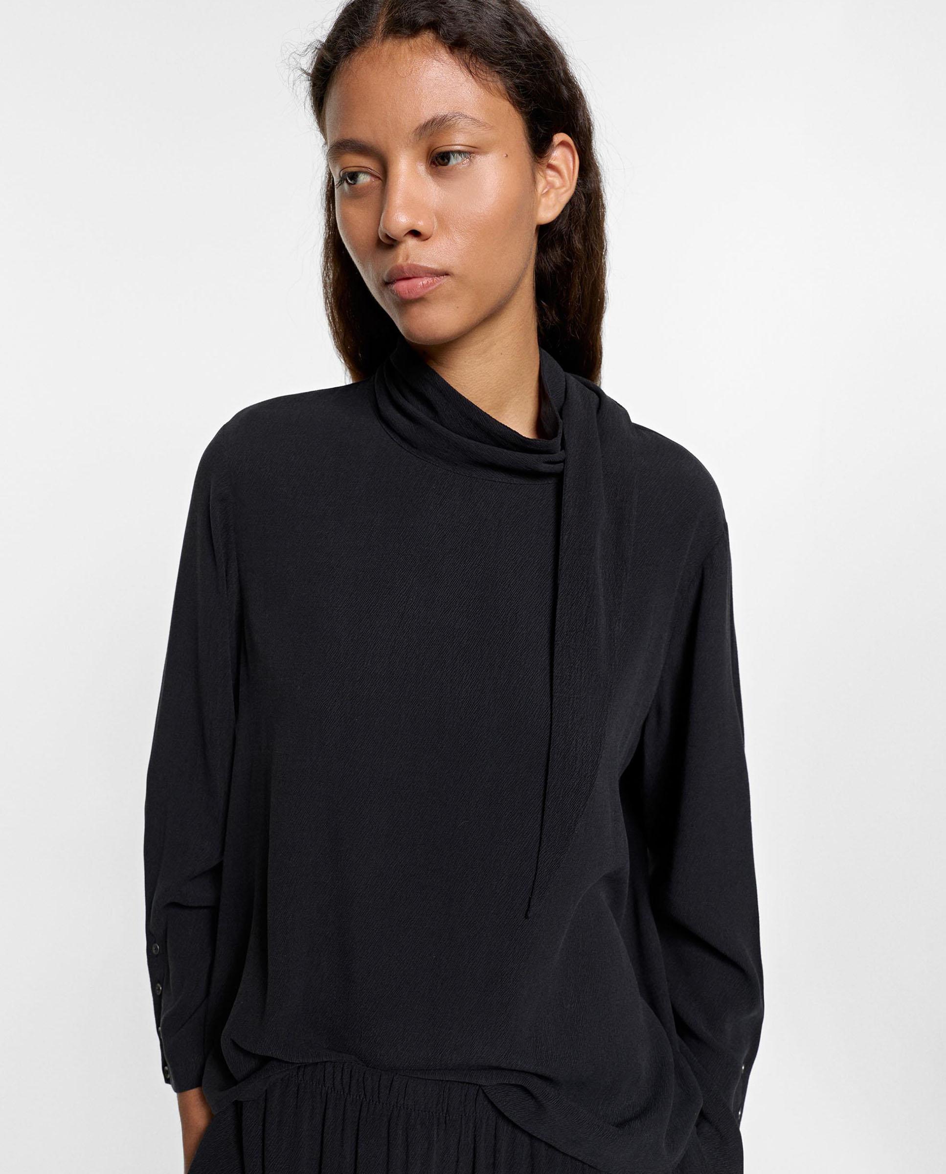 Blusa de mujer de manga larga con cuello alto y botones en mangas - Parfois - Azul marino Azul marino-4