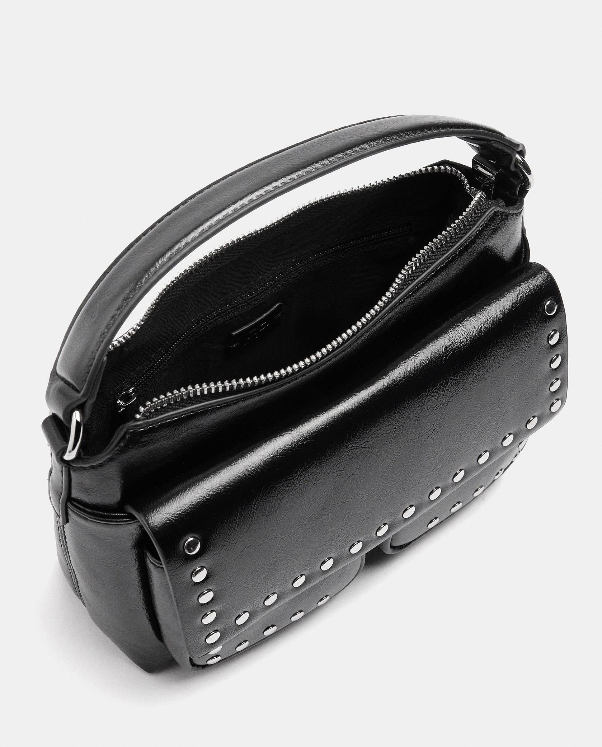 Bandolera de mujer con tachuelas y cierre de cremallera en liso - Parfois - Negro Negro-5