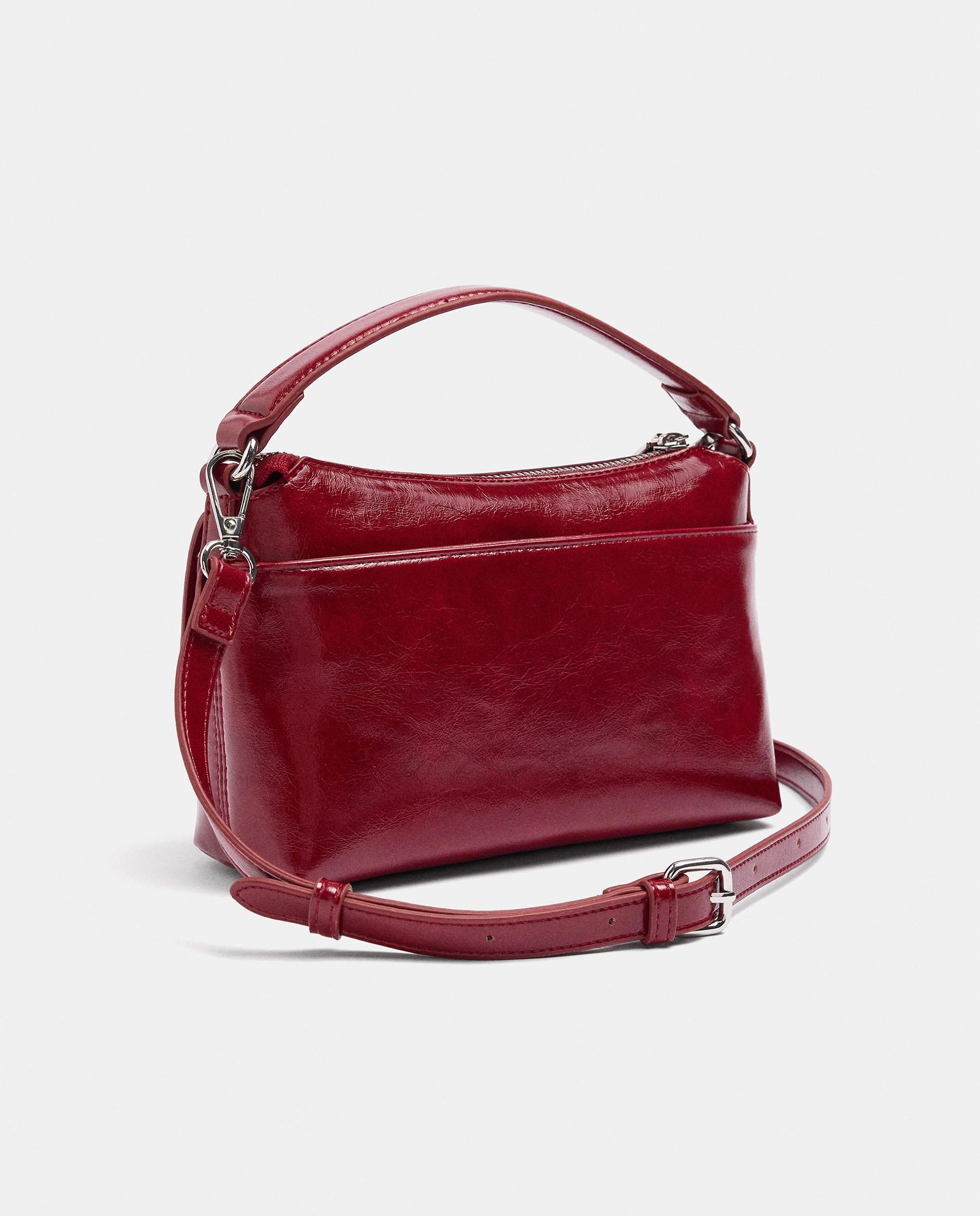 Bandolera de mujer con tachuelas y cierre de cremallera en liso - Parfois - Rojo Rojo-2