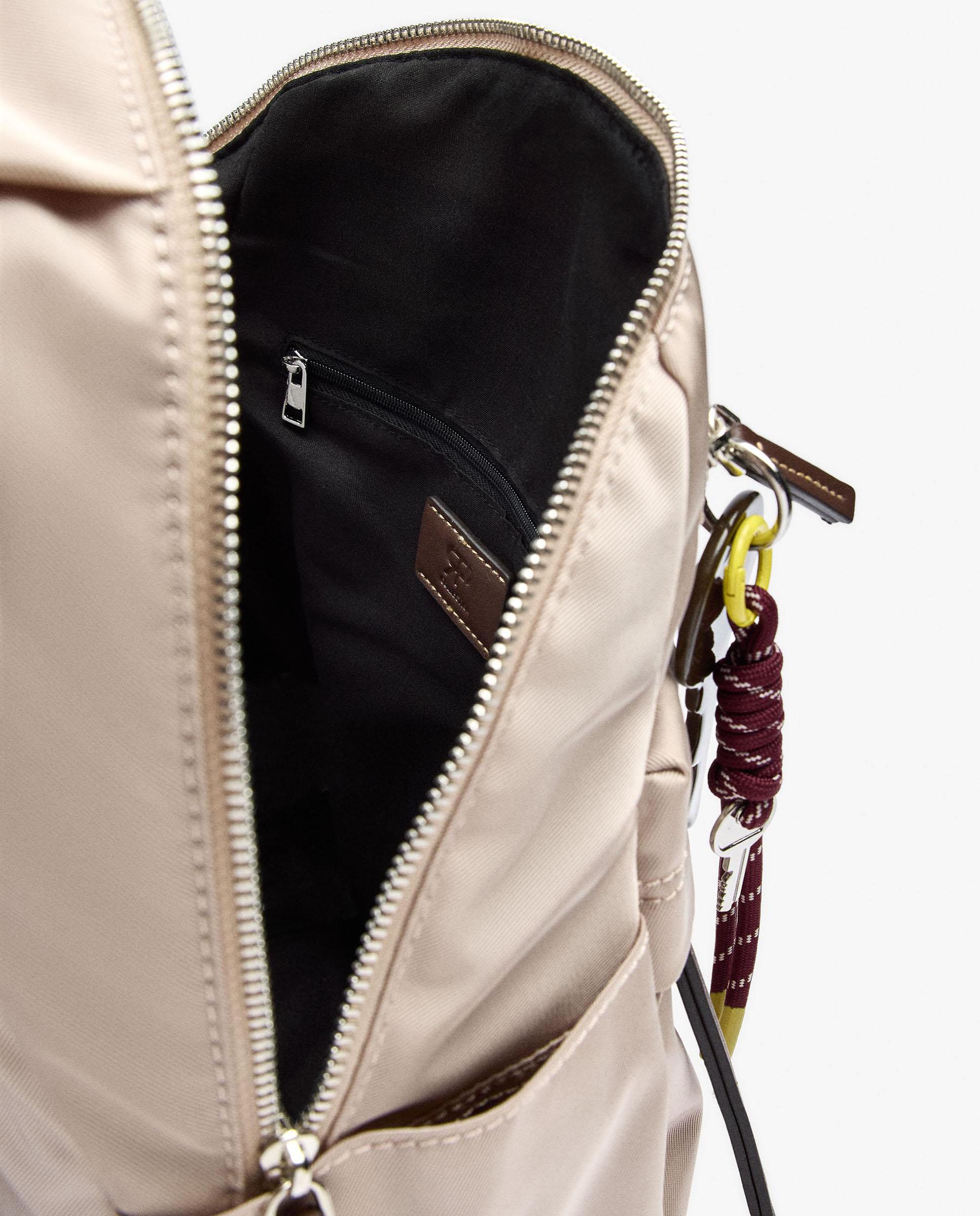 Mochila de mujer con varios compartimentos y cierre de cremallera con llavero extraíble en liso - Parfois - Crudo Crudo-5