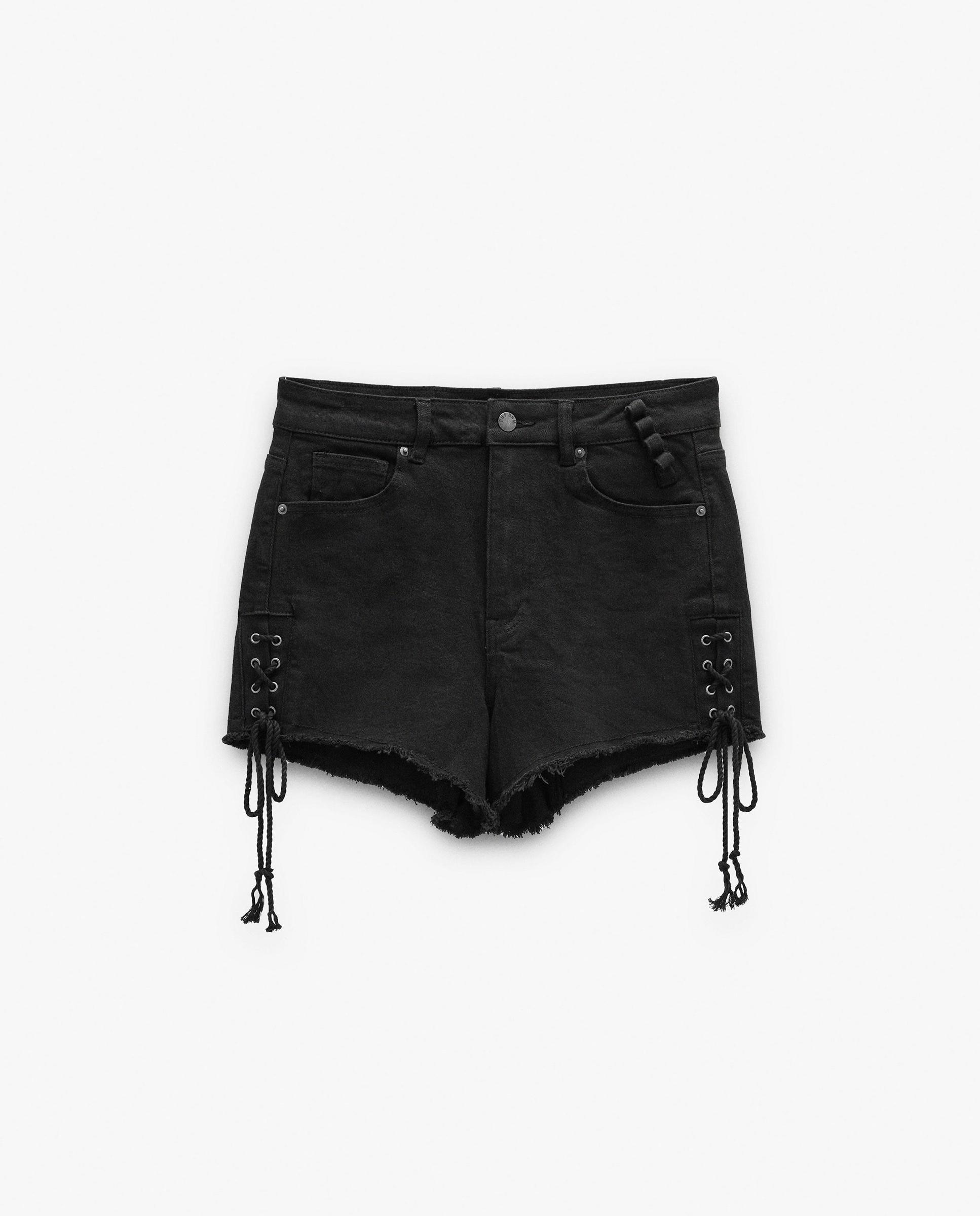 Parfois - Short de mujer denim con abalorios y bajos deshilachados.