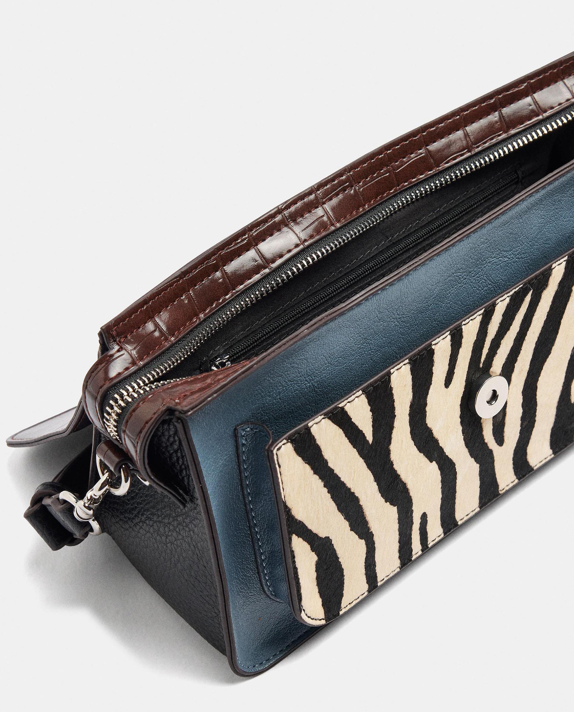 Bandolera de mujer con solapa y cierre de botón con estampado animal print - Parfois - Azul Azul-4