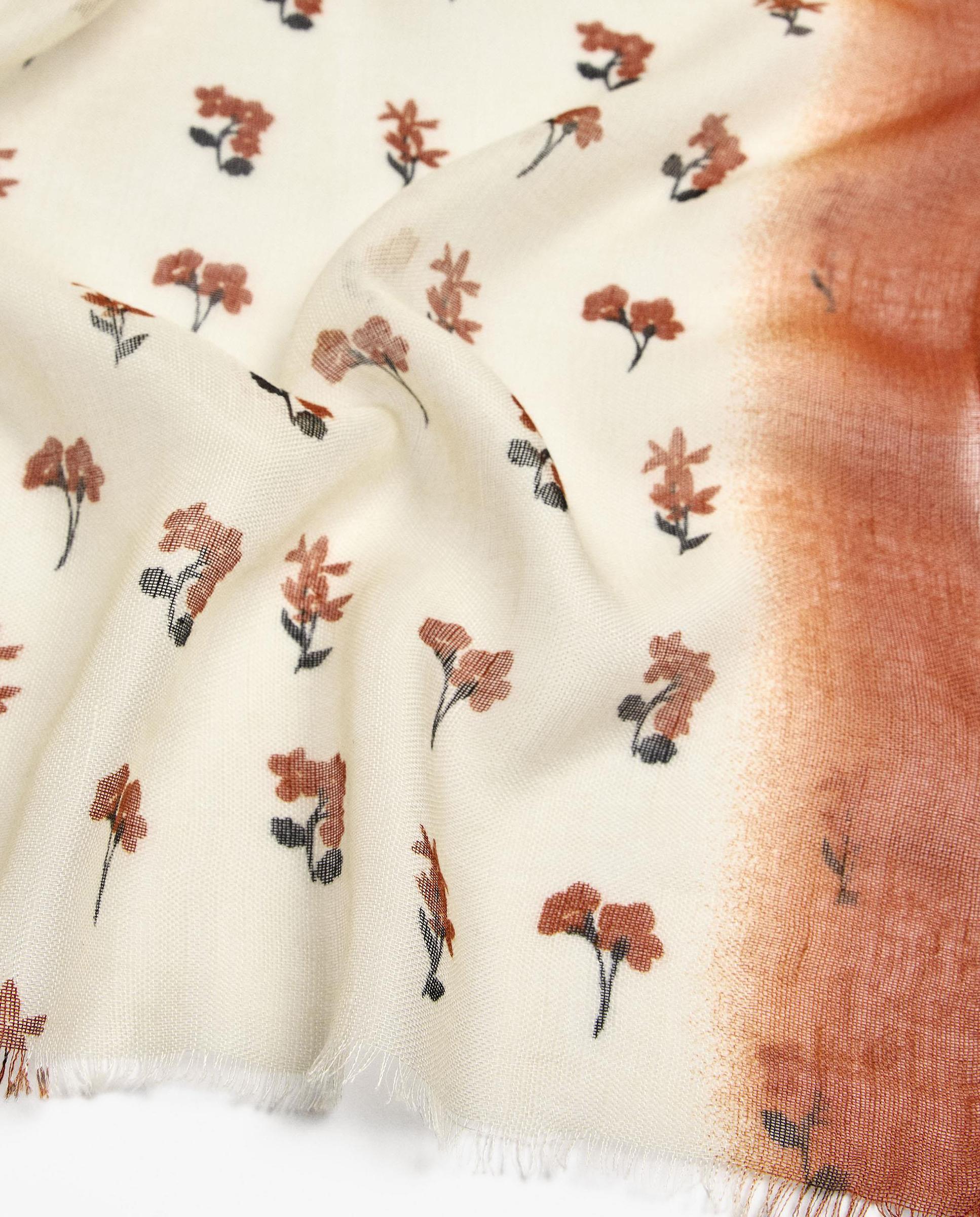 Pañuelo con pespuntes y estampado floral - Parfois - Crudo Crudo-2