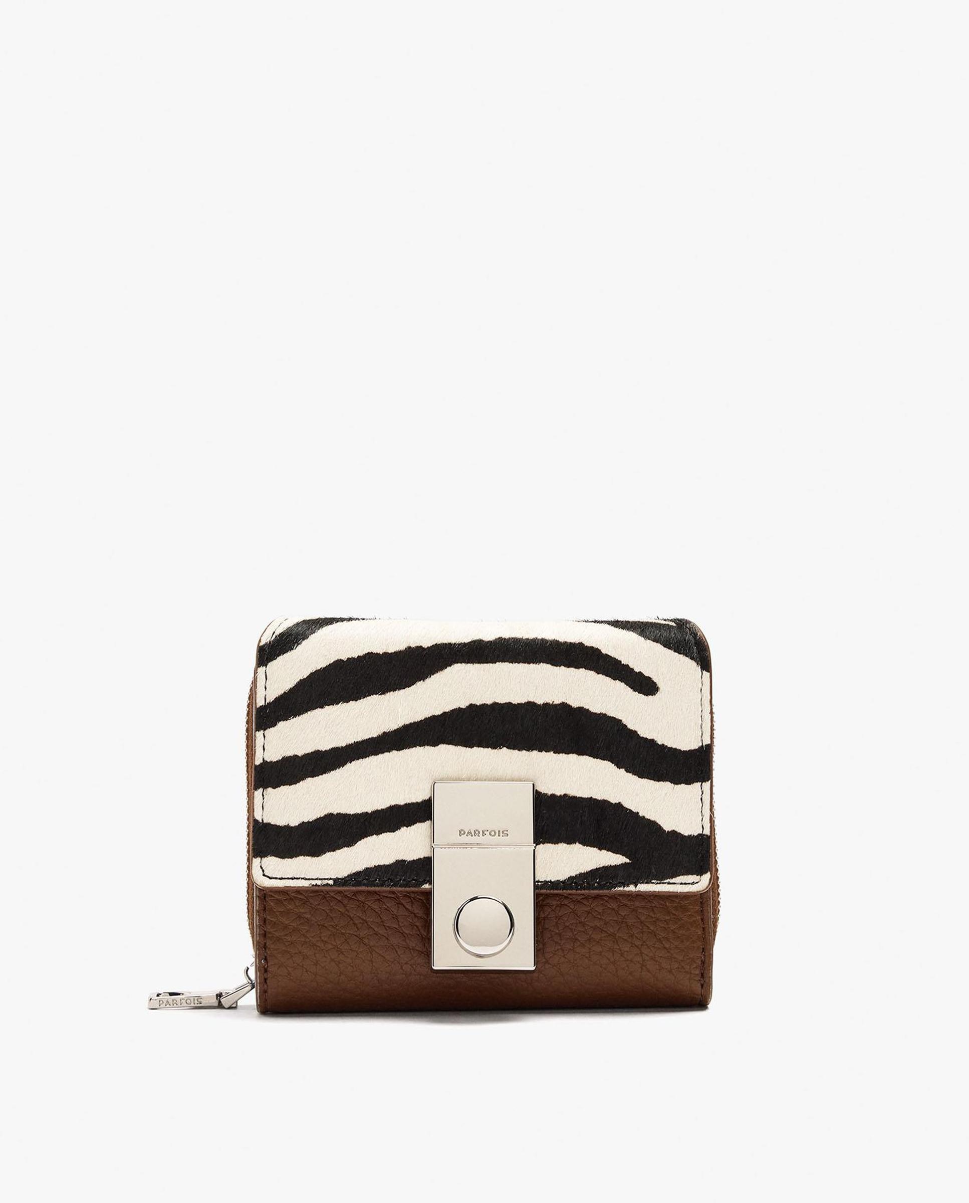 Imagen 0 de Cartera de mujer pequeña con cierre de cremallera y estampado animal print Multicolor