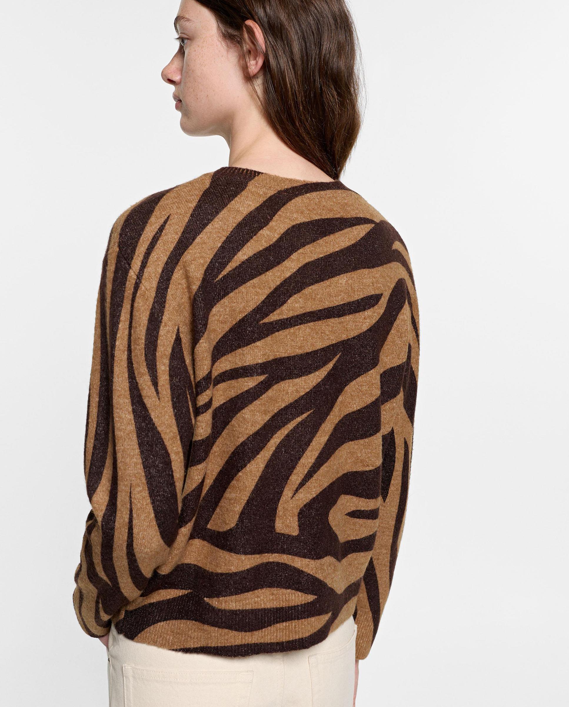 Jersey de mujer de manga larga con estampado animal print - Parfois - Camel Camel-3