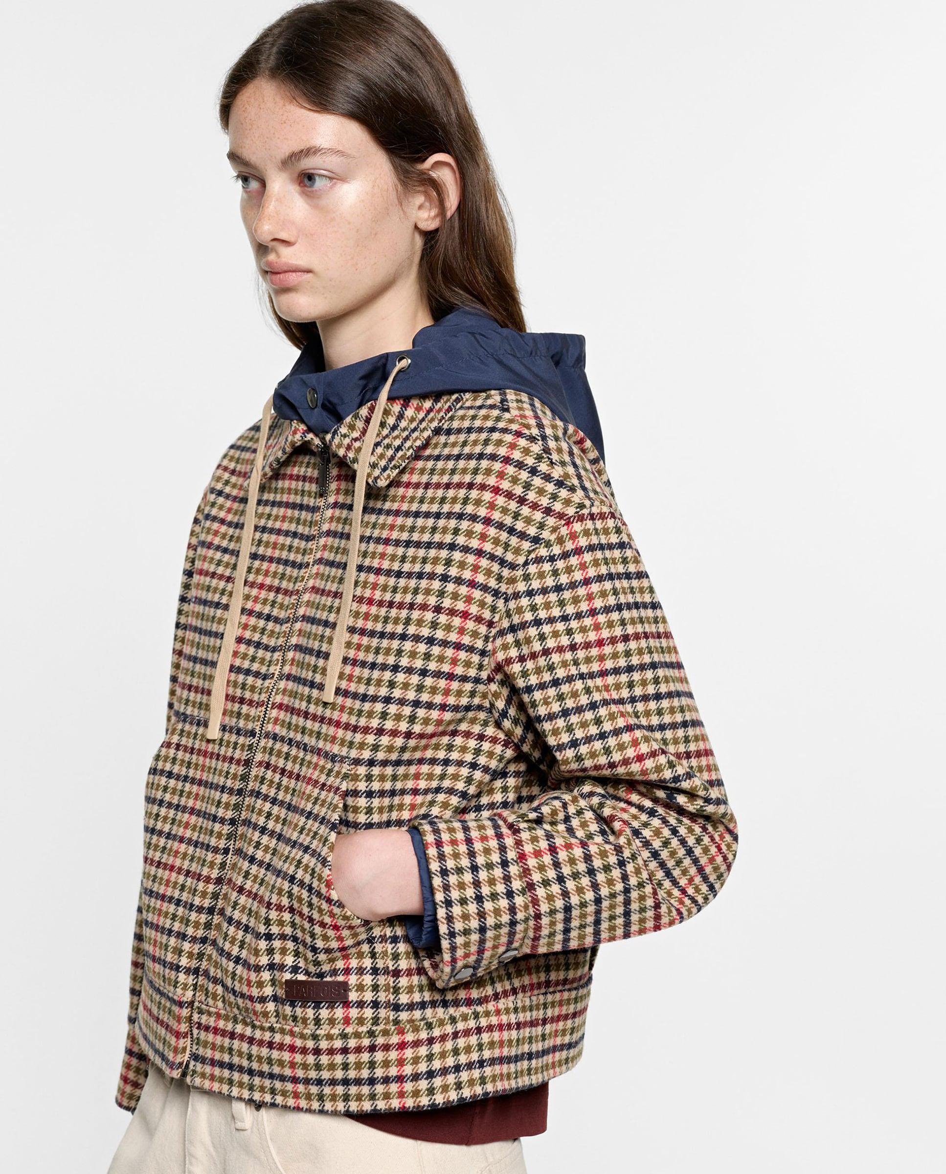 Imagen 0 de Chaqueta de mujer con estampado vichy y capucha desmontable Multicolor