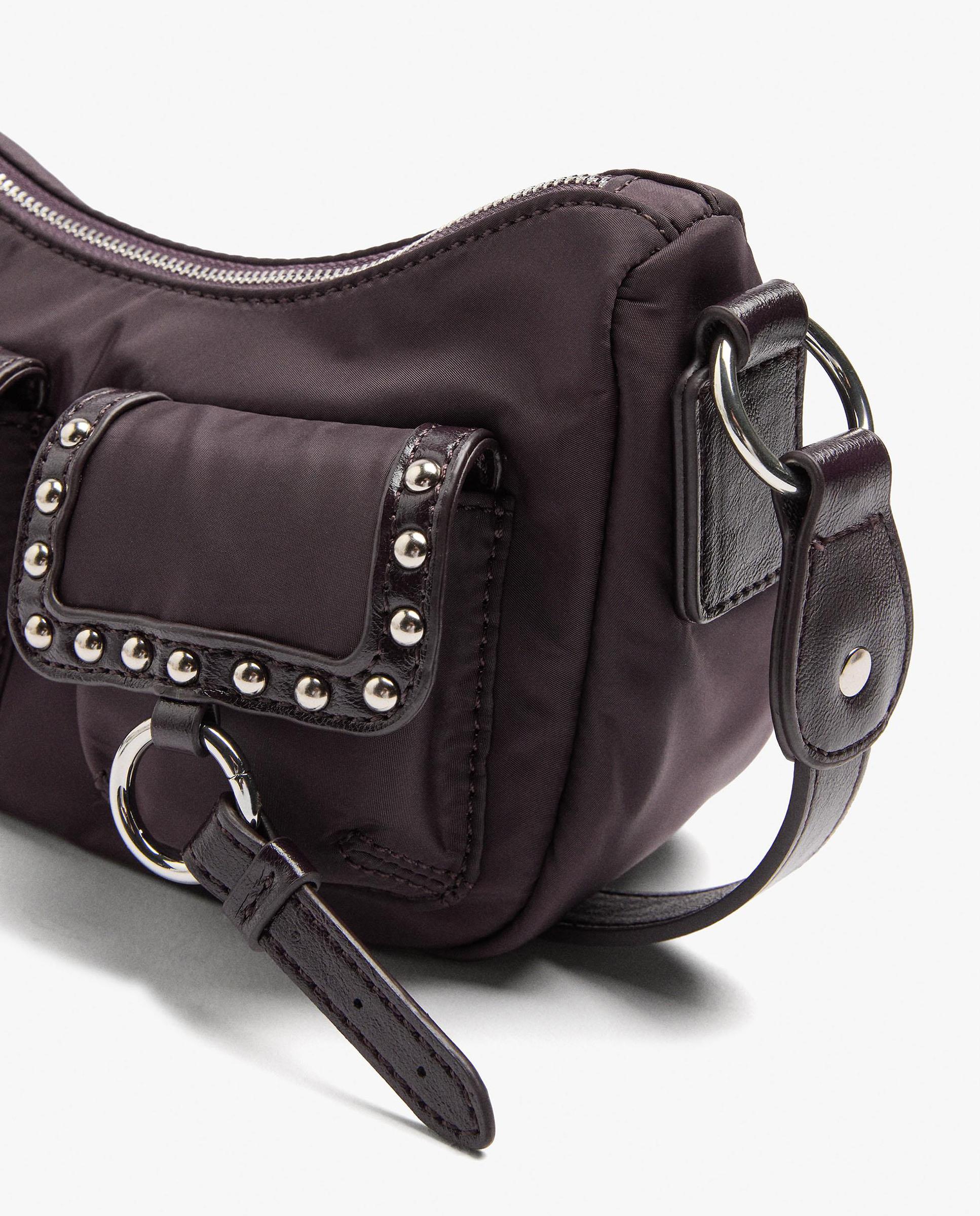 Bolso de hombro con cierre de cremallera y tachuelas con bolsillos decorativos - Parfois - Burdeos Burdeos-3