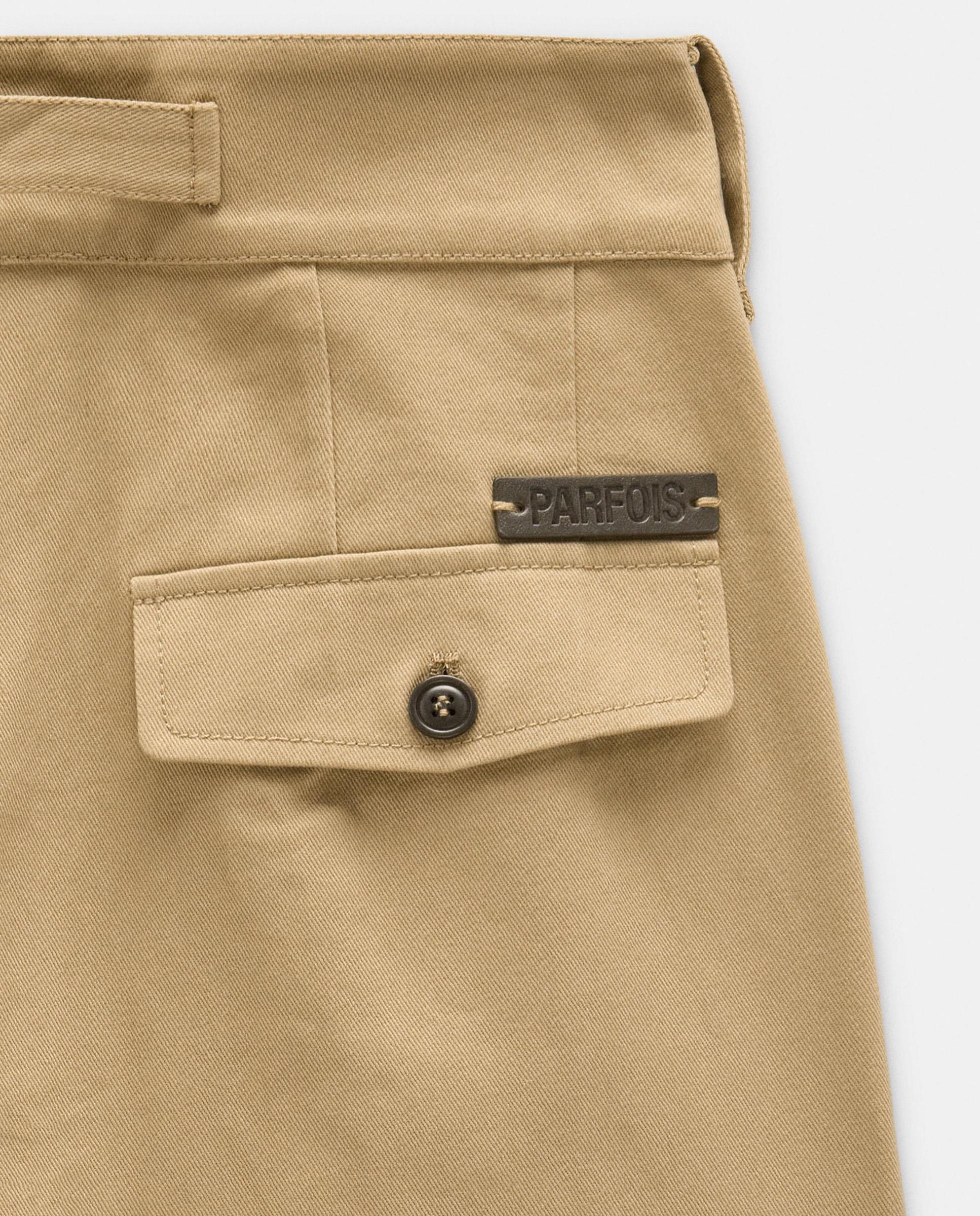 Pantalones rectos de mujer 100% algodón estilo pinzas con cierre de botón - Parfois - Marrón claro Marrón claro-6