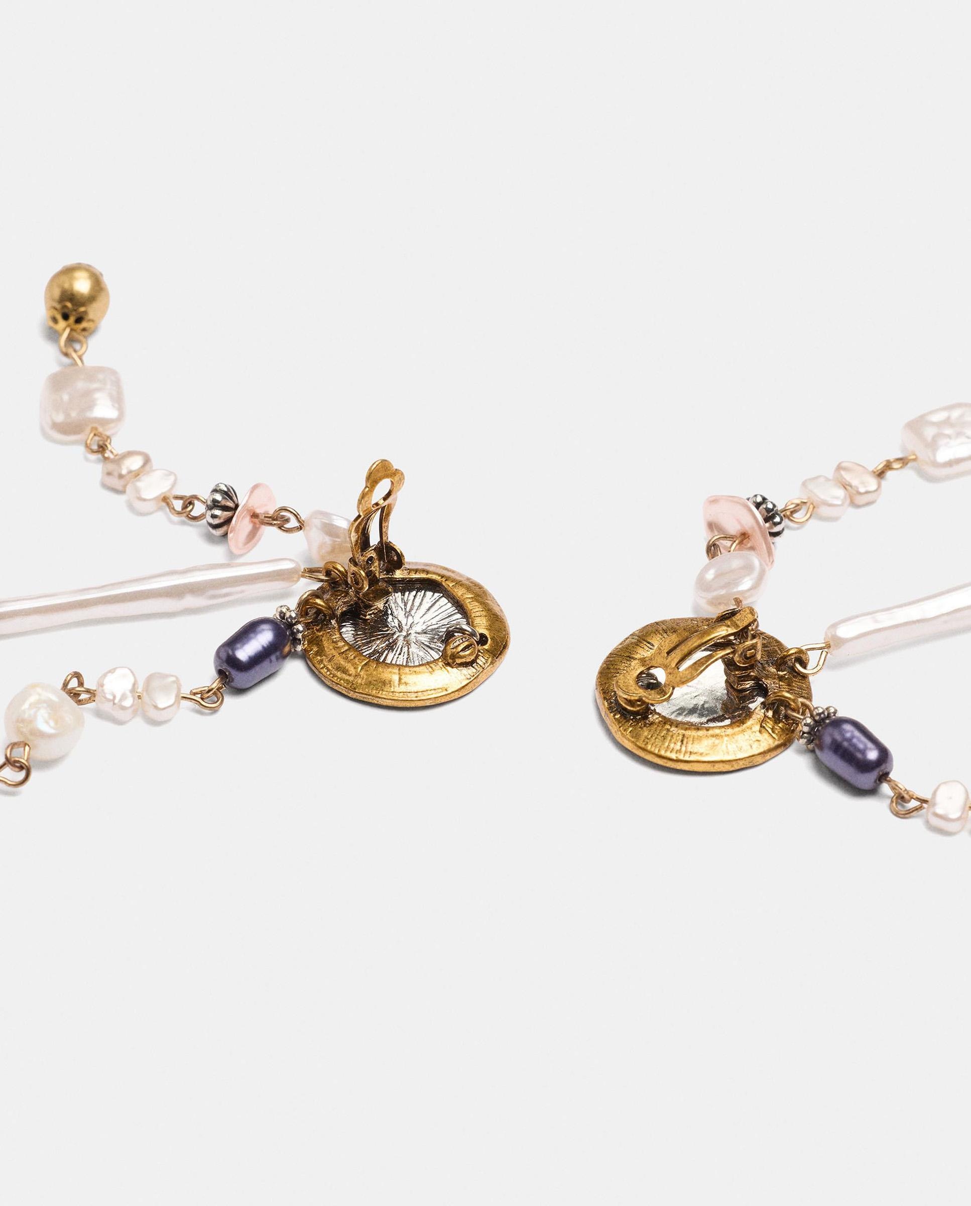 Imagen 3 de Pendientes con abalorios decorativos de medalla y perlas - Parfois - Multicolor Multicolor