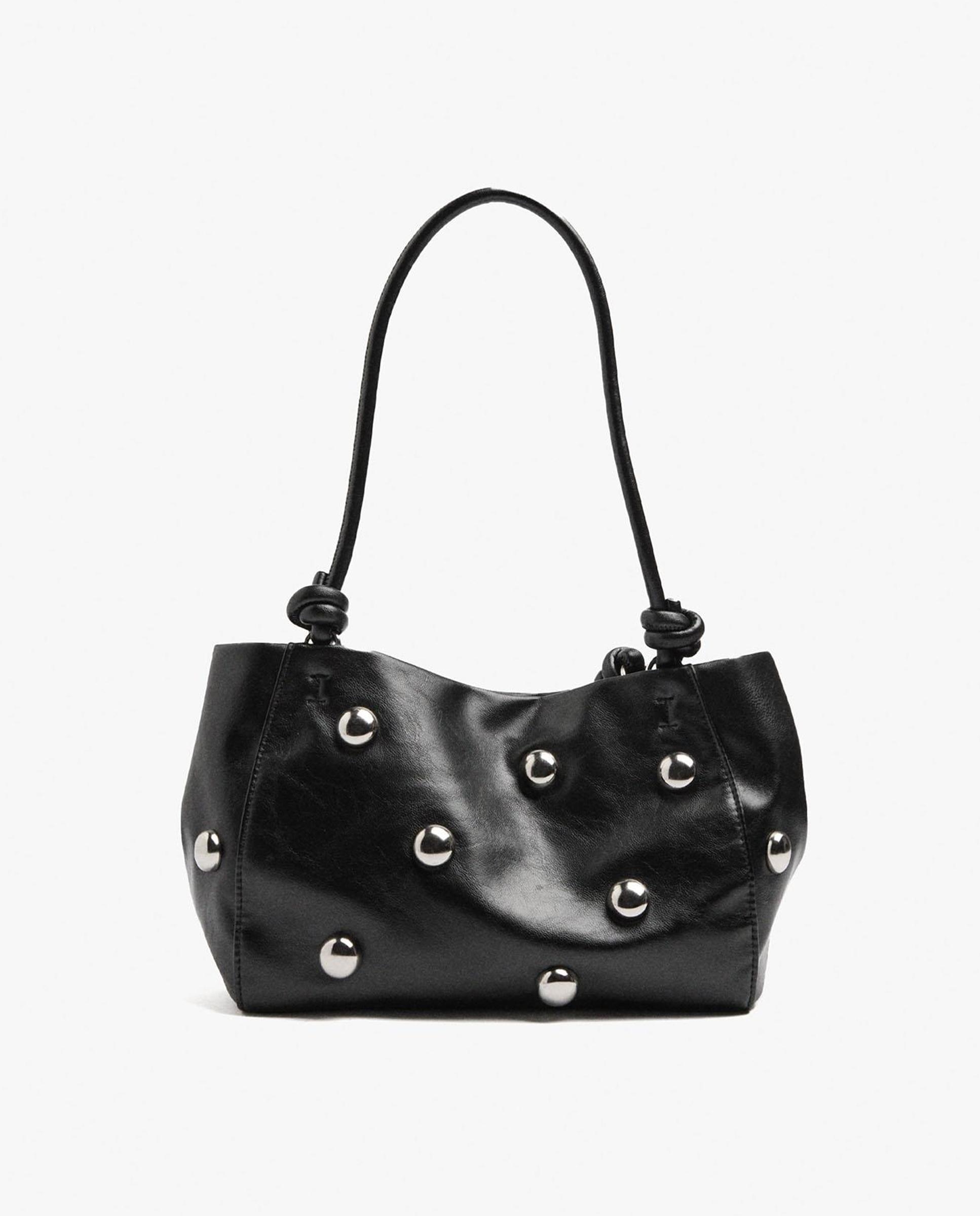 Bolso de hombro con tachuelas y cierre imantado en liso - Parfois - Negro Negro-1