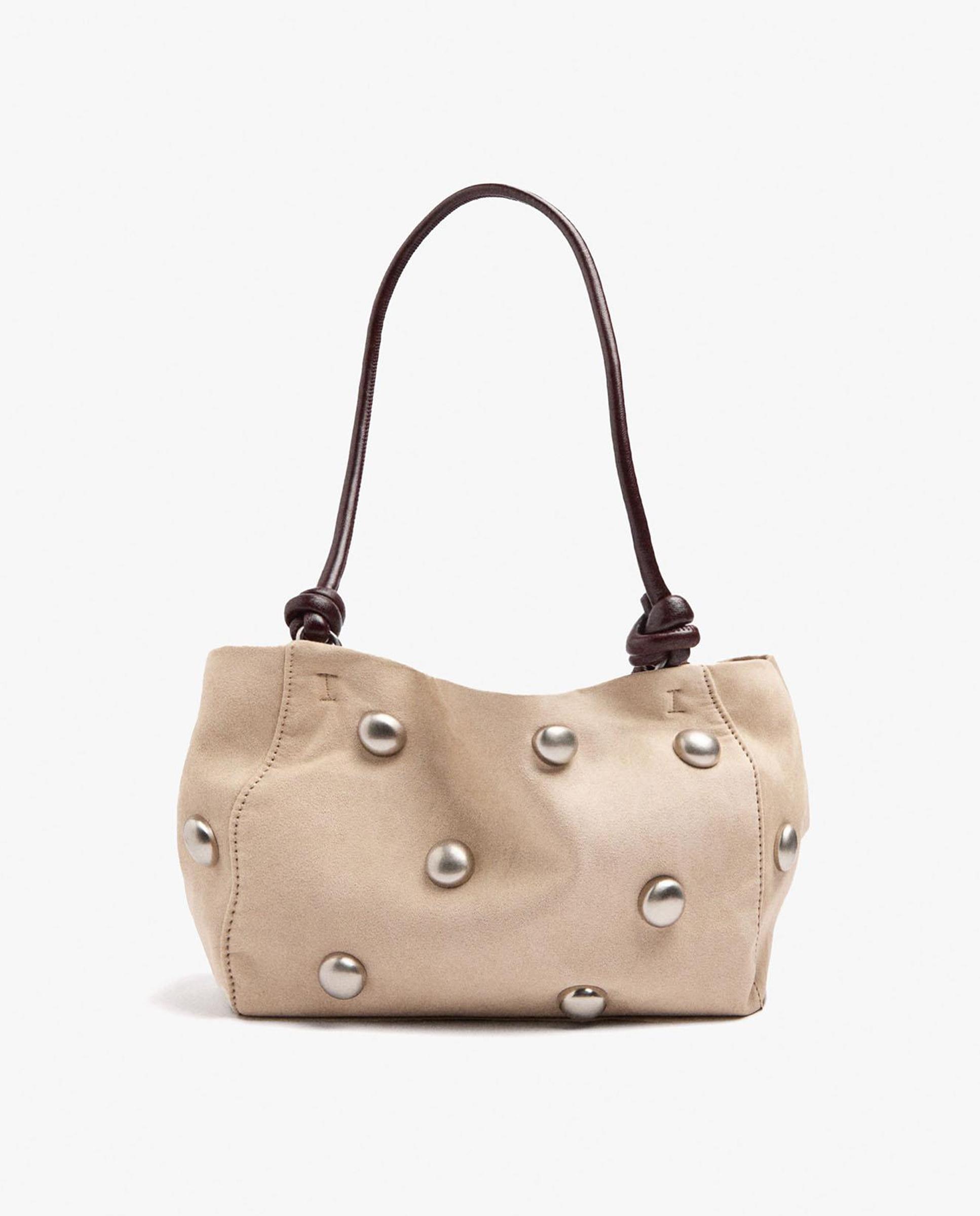 Bolso de hombro con tachuelas y cierre imantado en liso - Parfois - Natural Natural-1