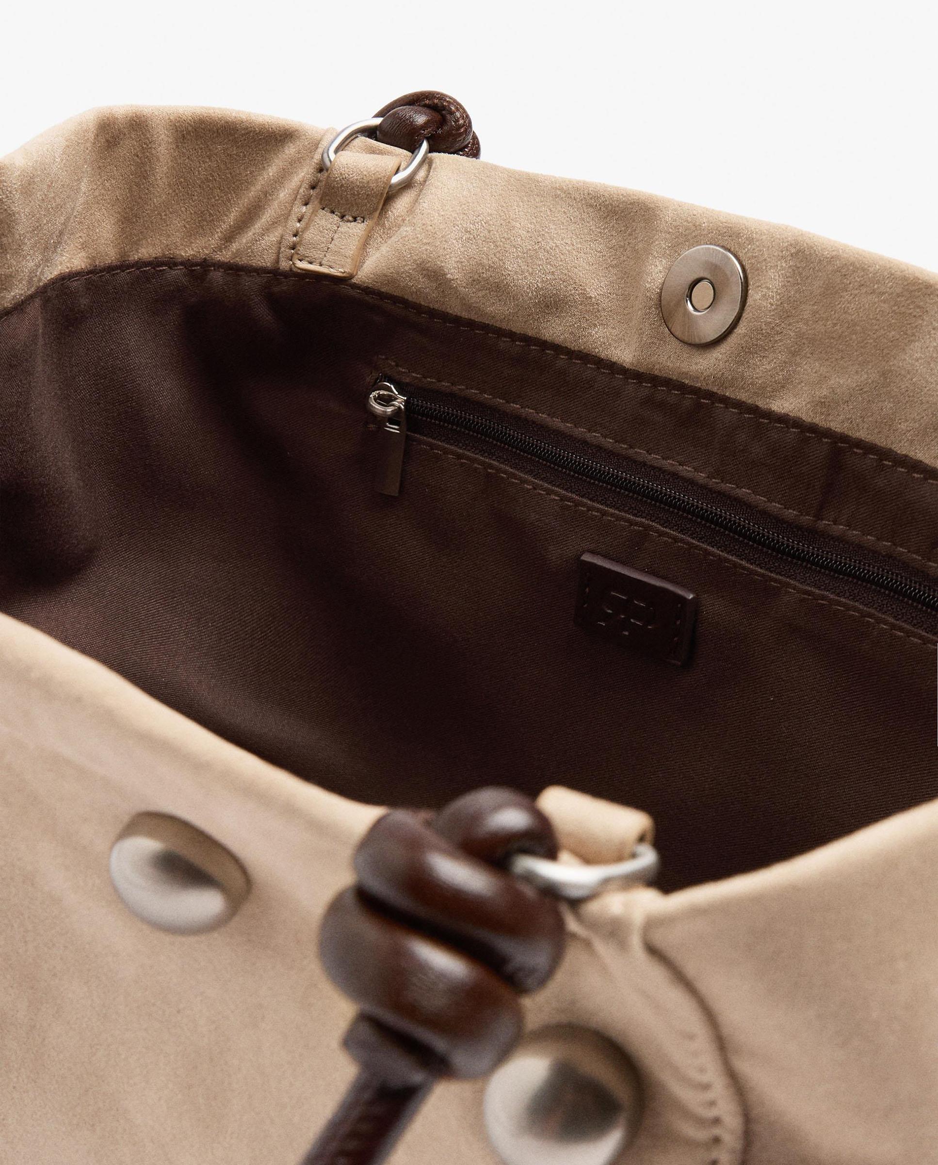 Bolso de hombro con tachuelas y cierre imantado en liso - Parfois - Natural Natural-4