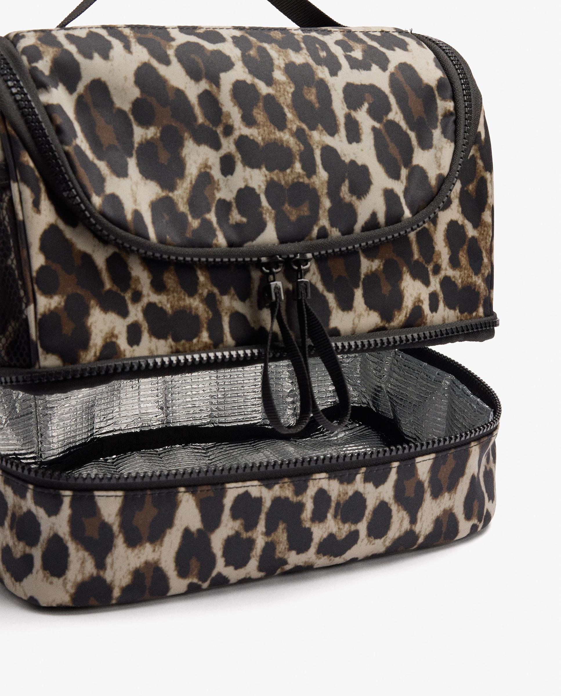 Porta alimentos con varios compartimentos y cierre de cremallera con estampado animal print - Parfois - Marrón Marrón-3