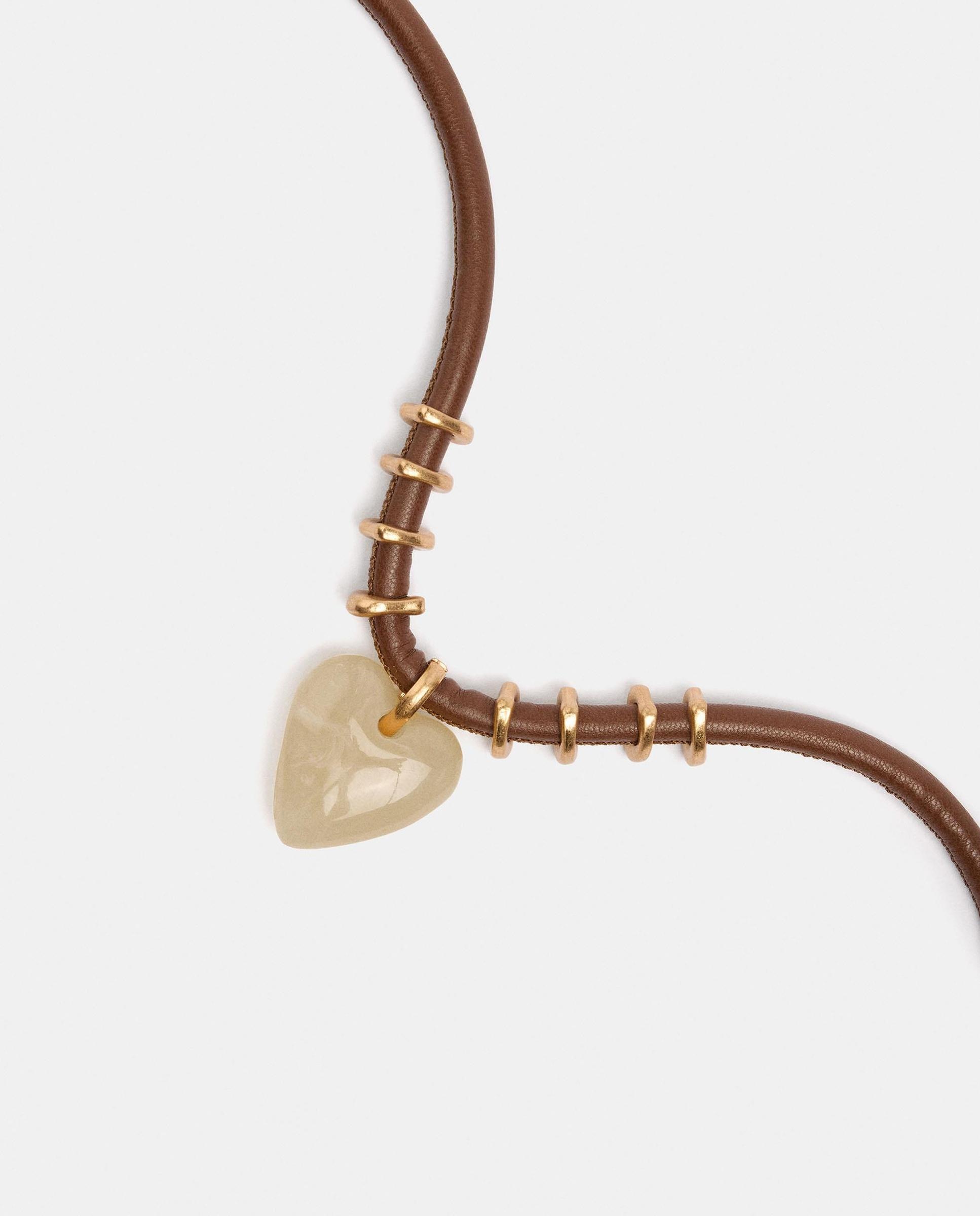 Collar de cordón con abalorio de corazón - Parfois - Beige Beige-2