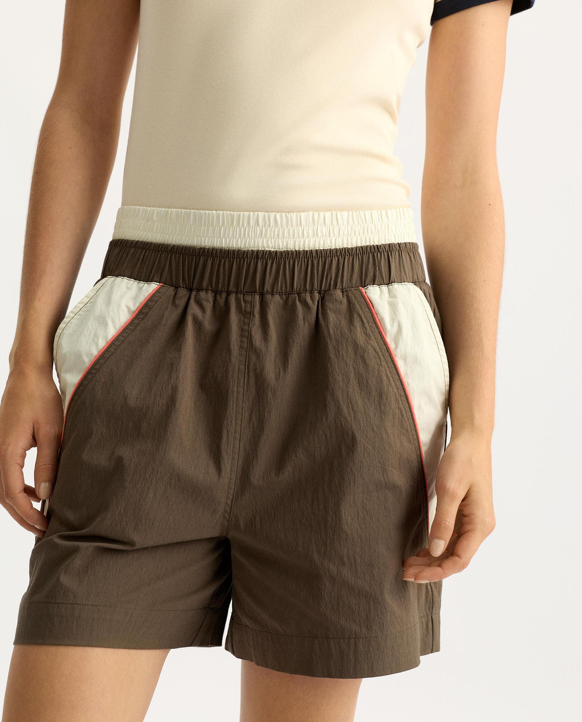Short de mujer con cintura elástica en liso - Parfois - Kaki Kaki-2