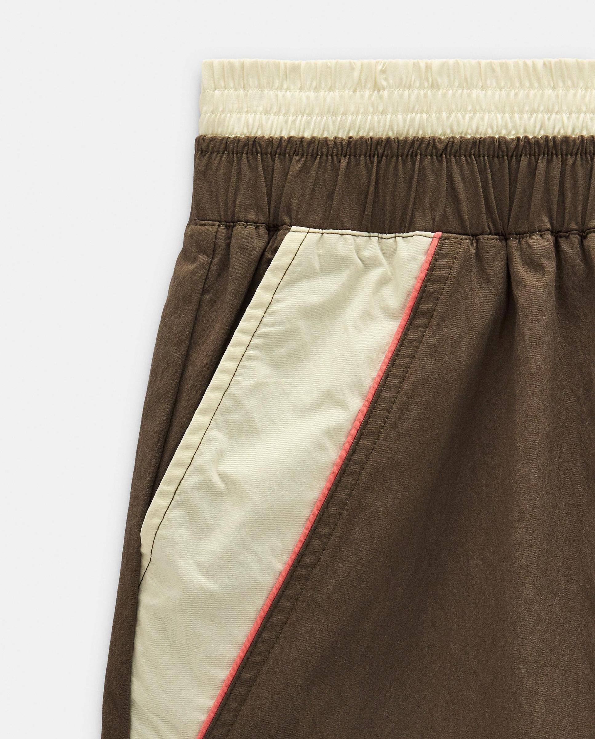 Short de mujer con cintura elástica en liso - Parfois - Kaki Kaki-5