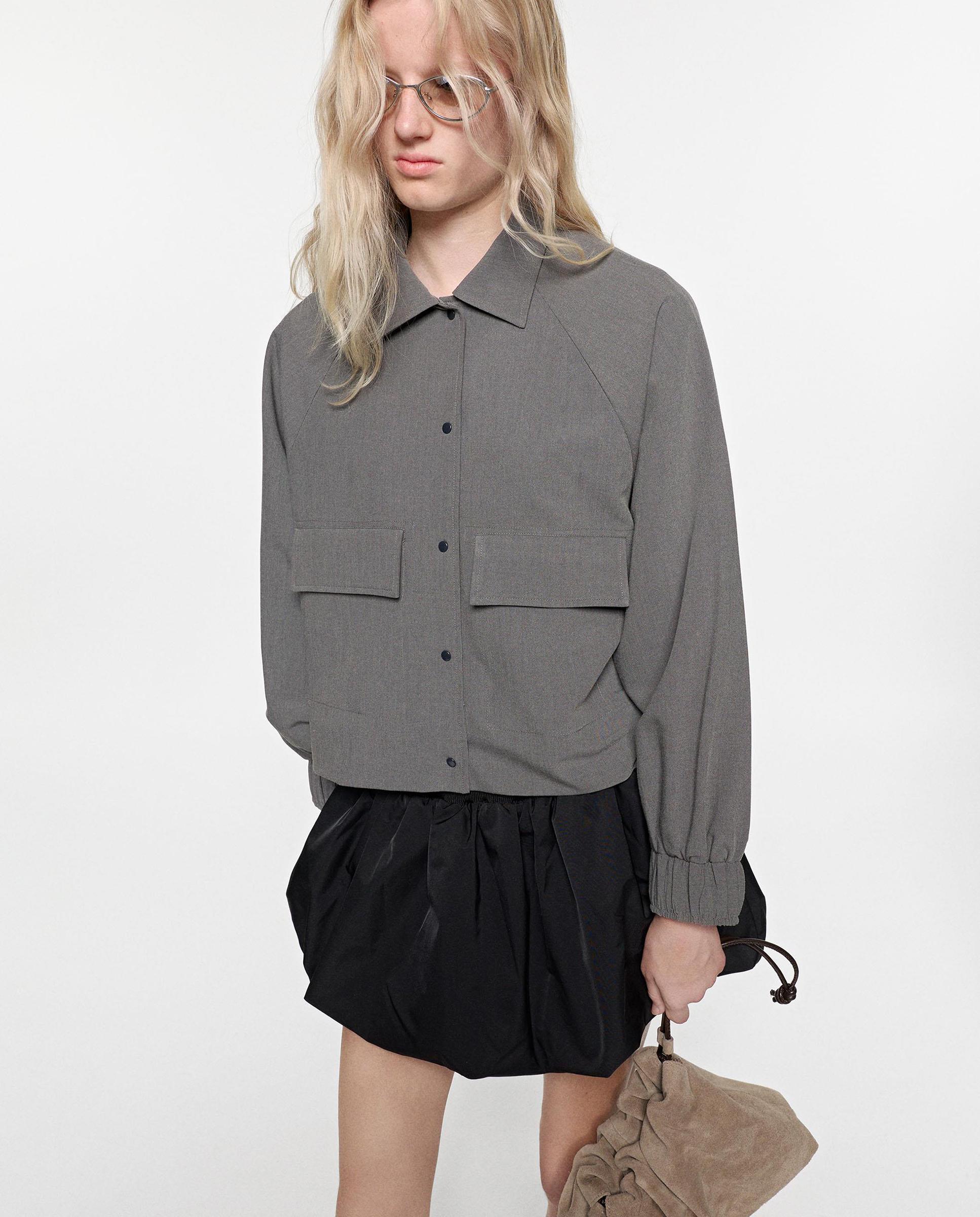 Chaqueta de mujer estilo crop con cierre de botones - Parfois - Gris Gris-1