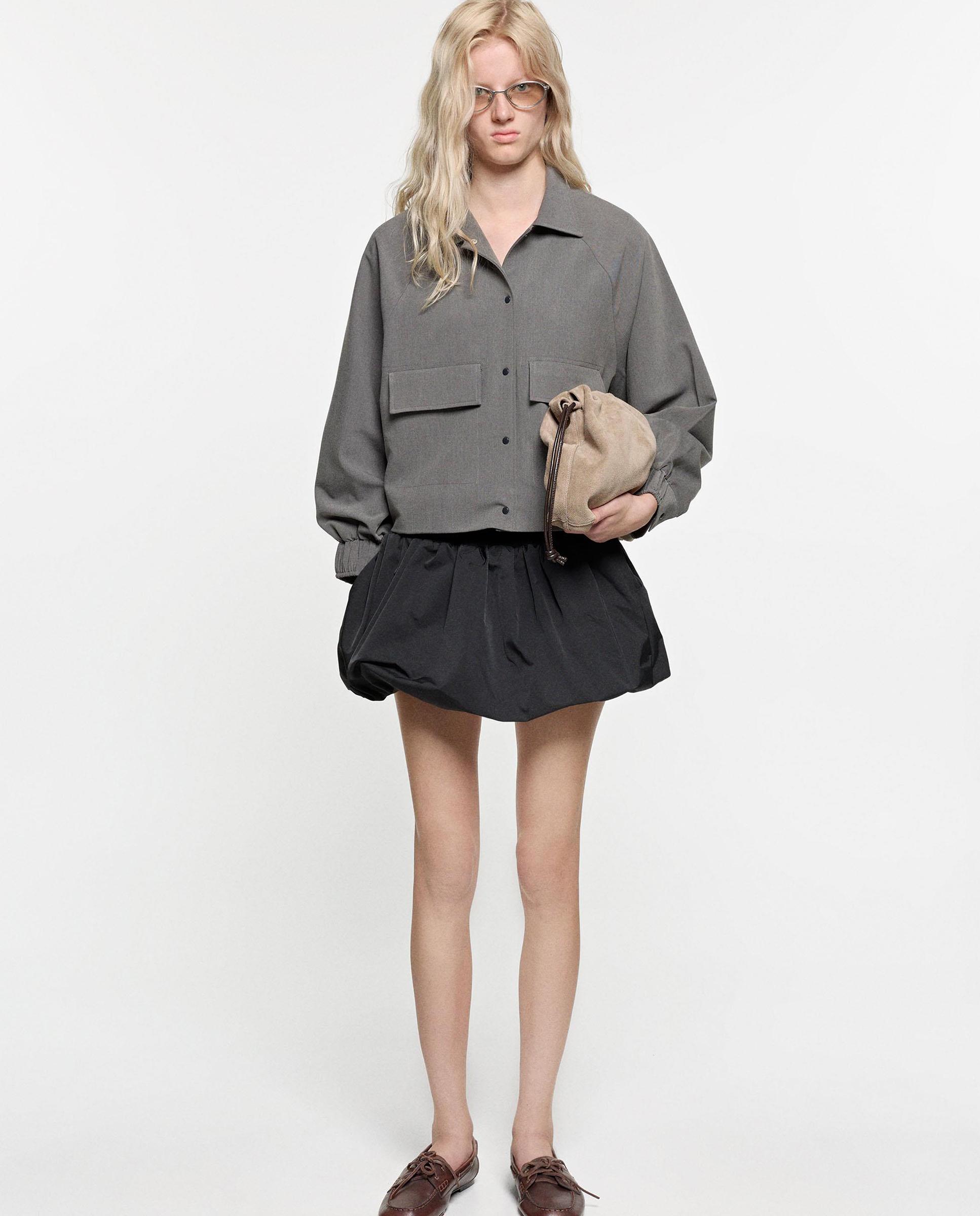 Chaqueta de mujer estilo crop con cierre de botones - Parfois - Gris Gris-2