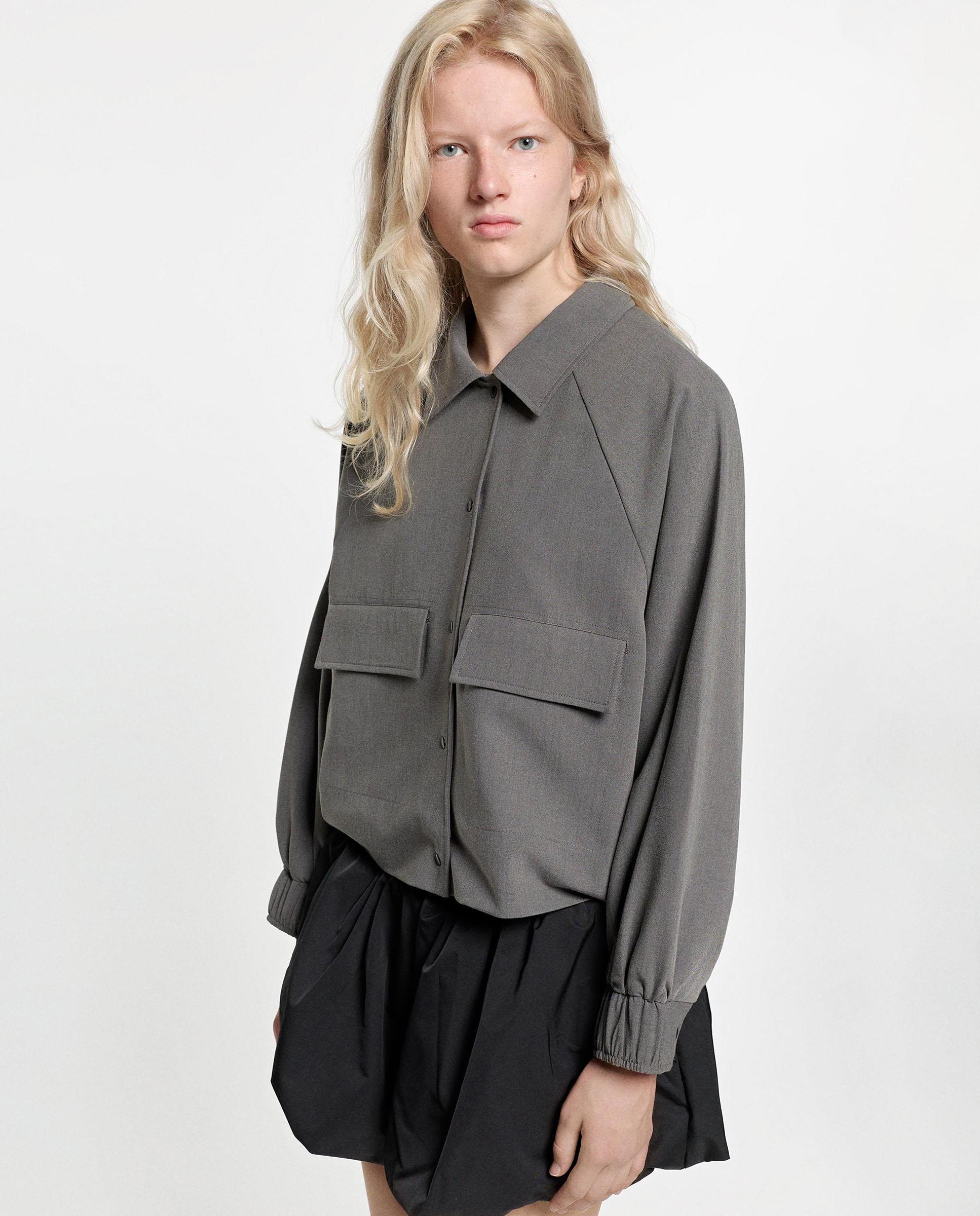 Chaqueta de mujer estilo crop con cierre de botones - Parfois - Gris Gris-3