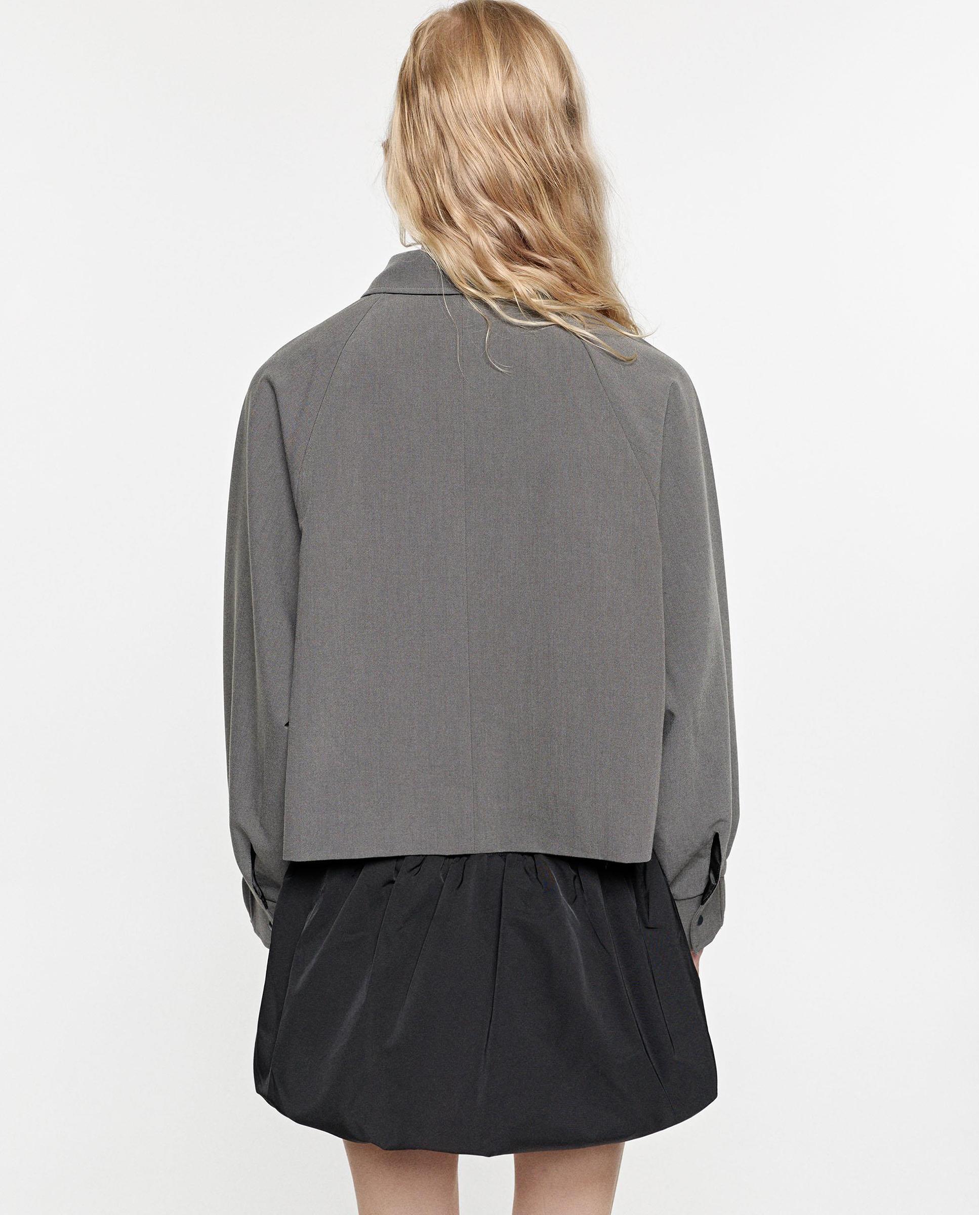 Chaqueta de mujer estilo crop con cierre de botones - Parfois - Gris Gris-4