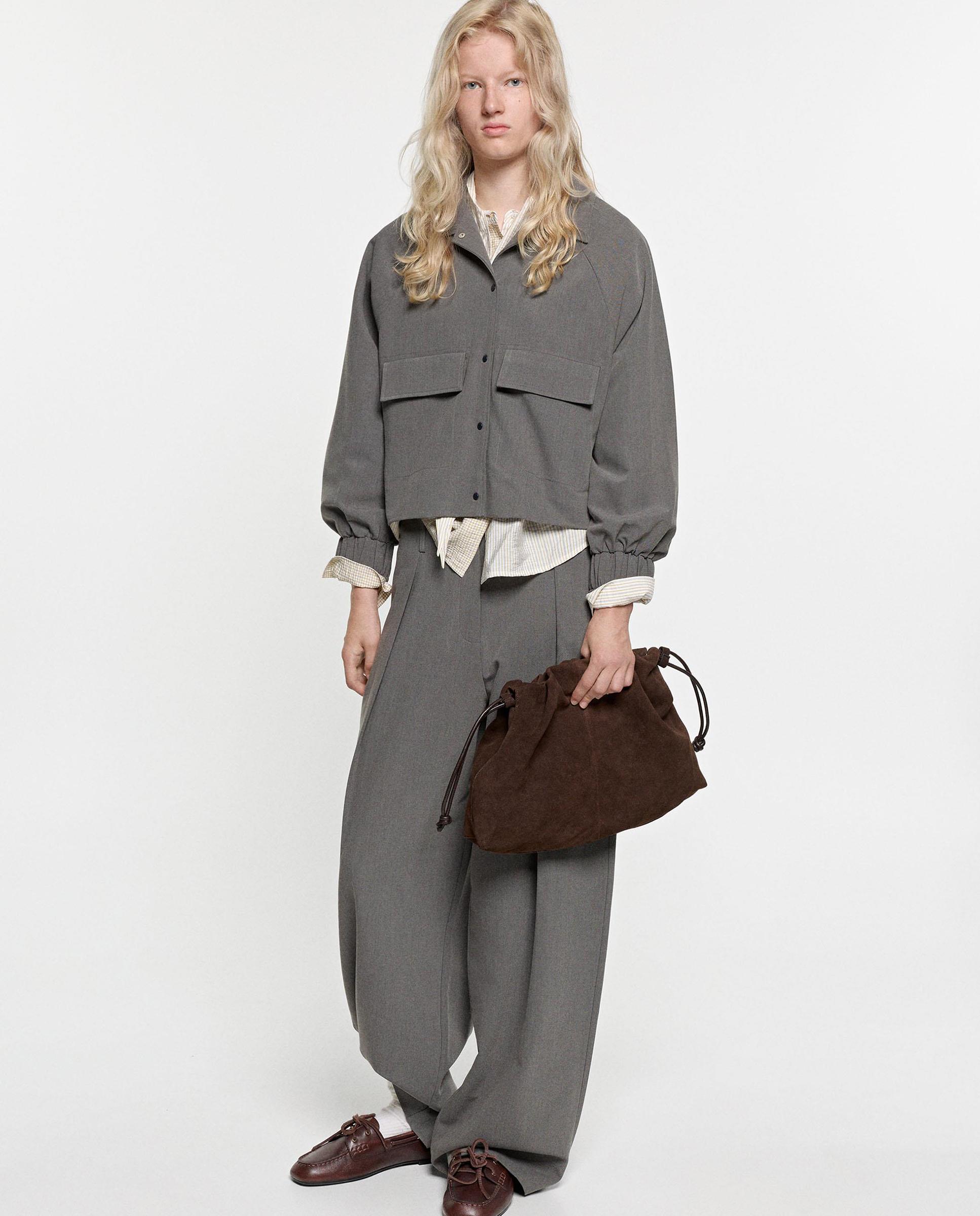 Chaqueta de mujer estilo crop con cierre de botones - Parfois - Gris Gris-7