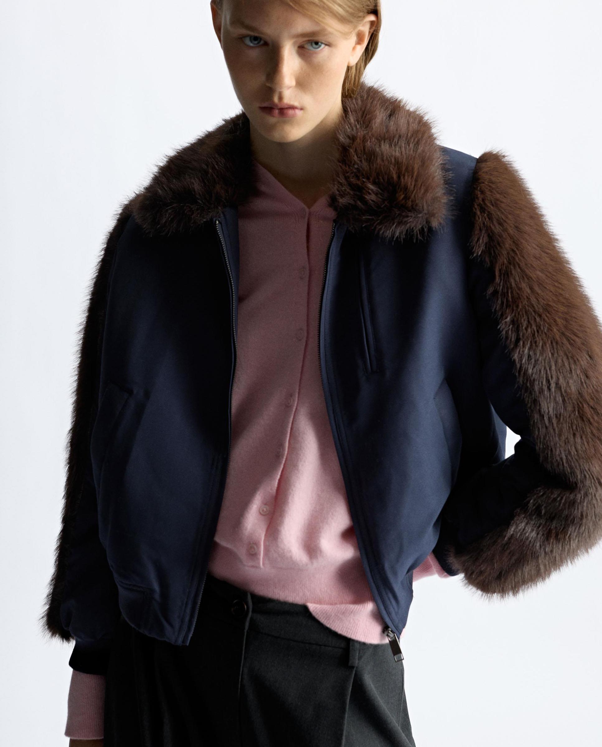 Chaqueta de mujer con detalles a contraste de pelo - Parfois - Azul marino Azul marino-1
