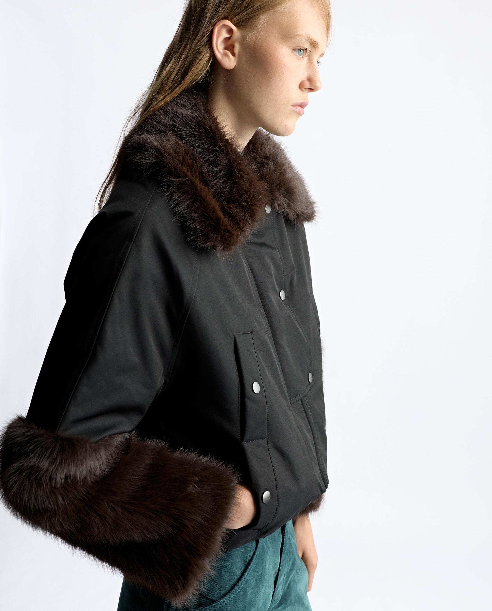 Chaqueta de mujer con detalles a contraste de pelo - Parfois - Negro Negro-1