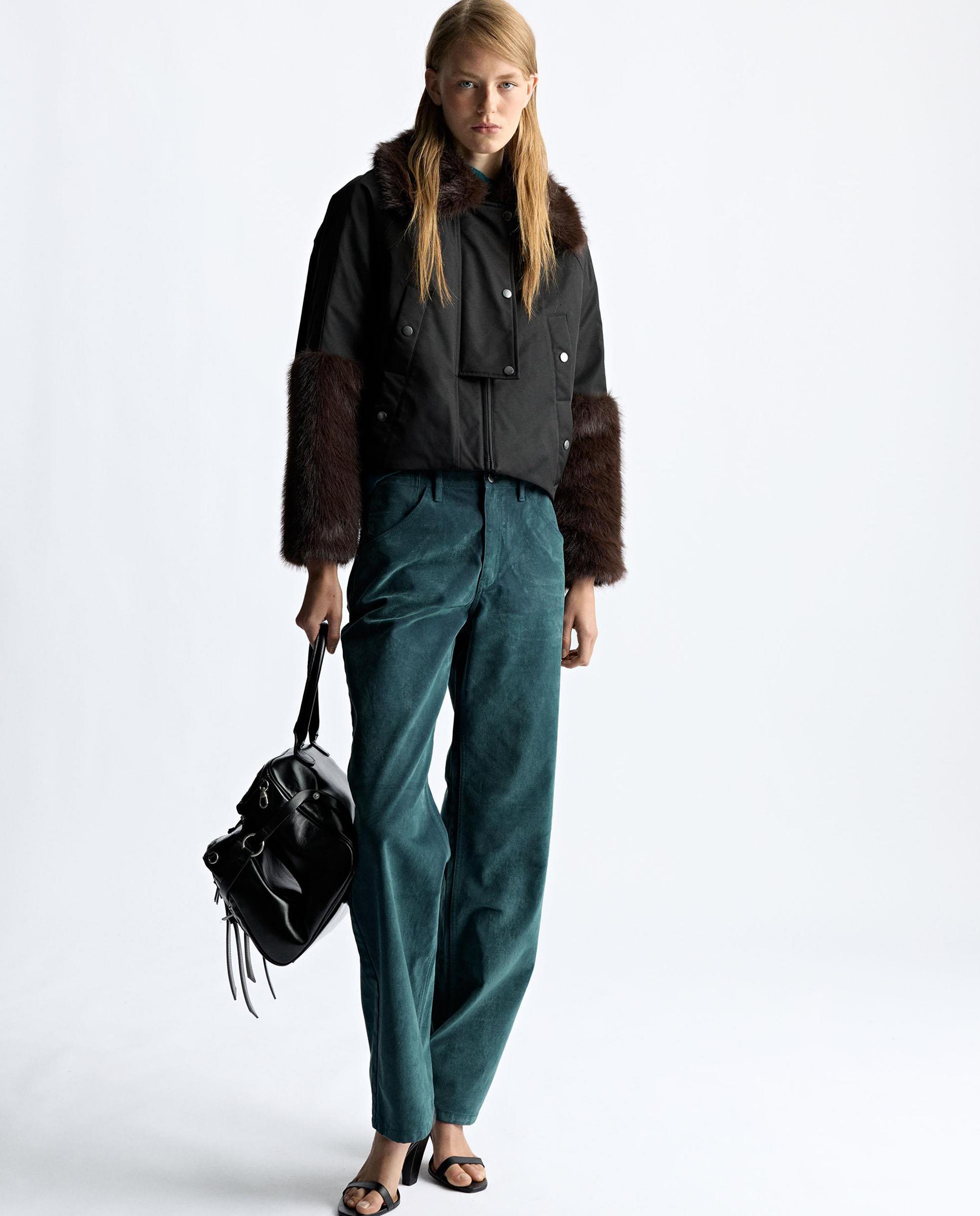 Chaqueta de mujer con detalles a contraste de pelo - Parfois - Negro Negro-3