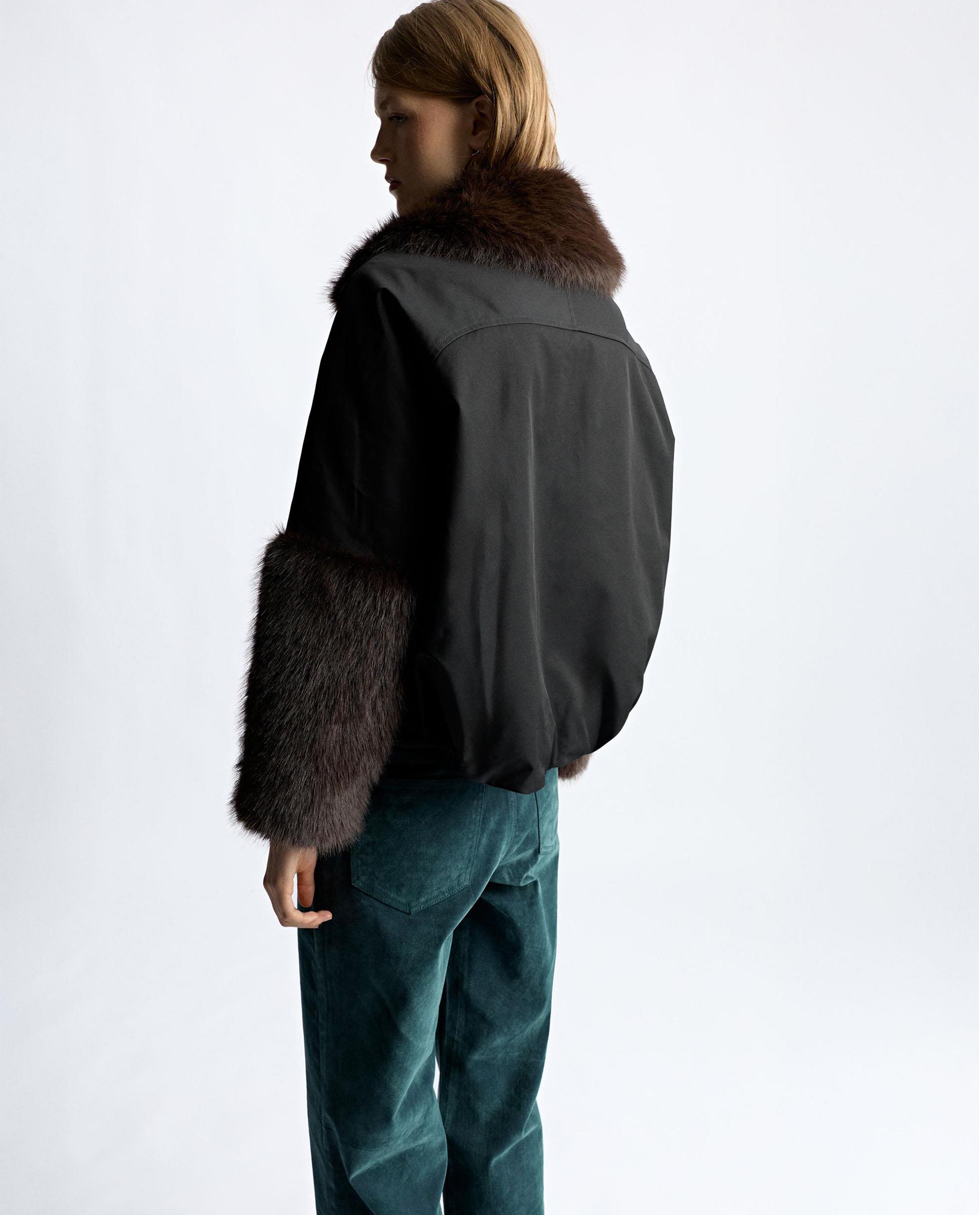 Chaqueta de mujer con detalles a contraste de pelo - Parfois - Negro Negro-4