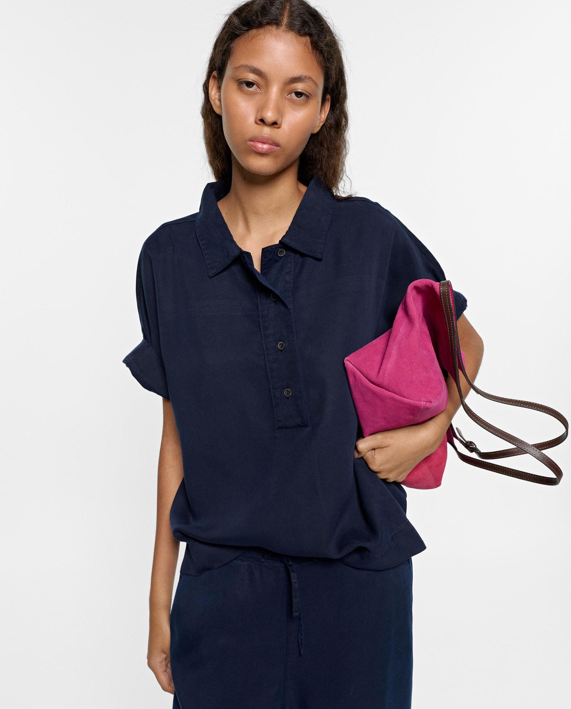 Imagen 0 de Blusa de mujer 100% liocel con cuello camisero en liso Azul marino