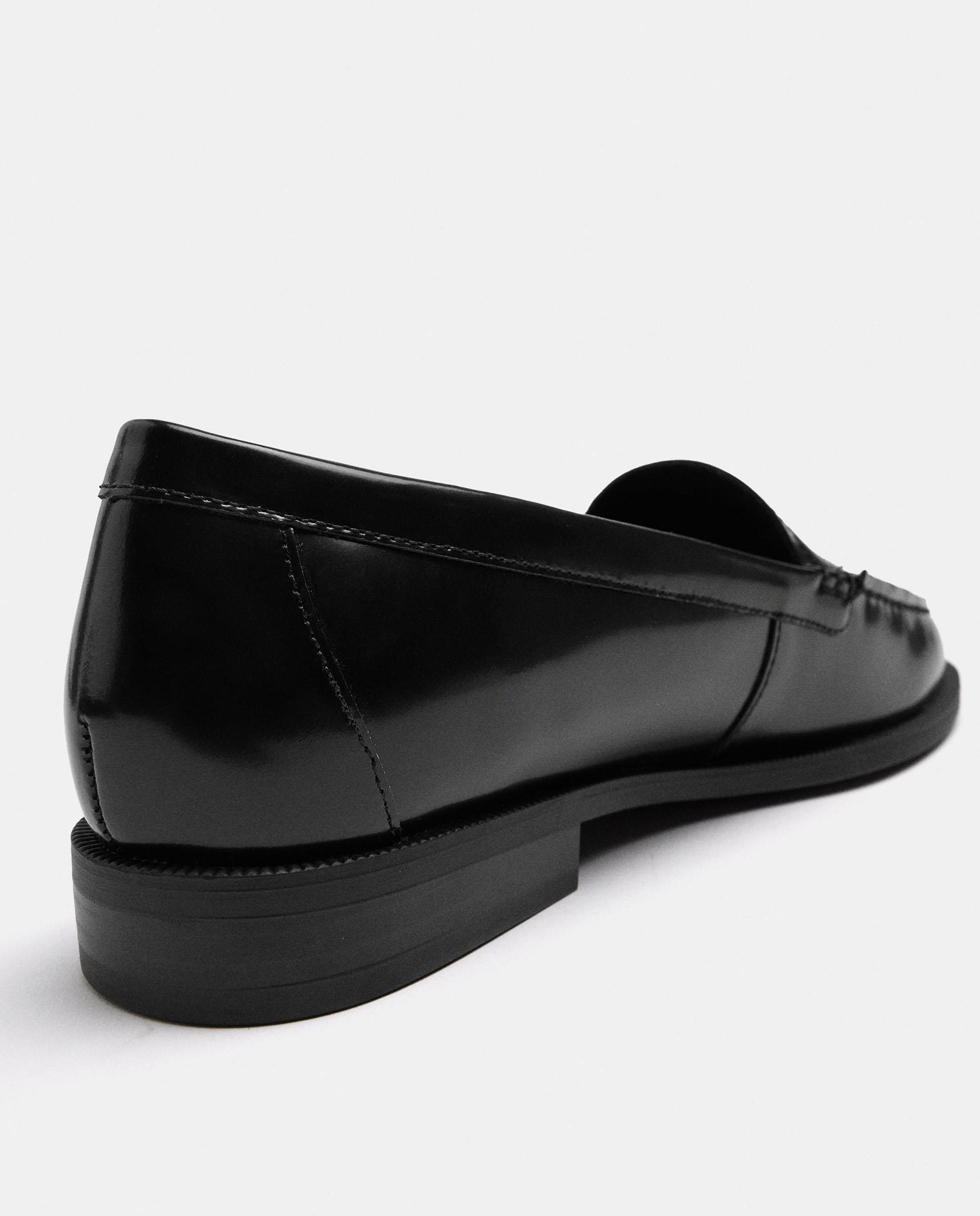 Imagen 5 de Mocasines planos de mujer 100% piel con pespuntes en liso - Parfois - Negro Negro
