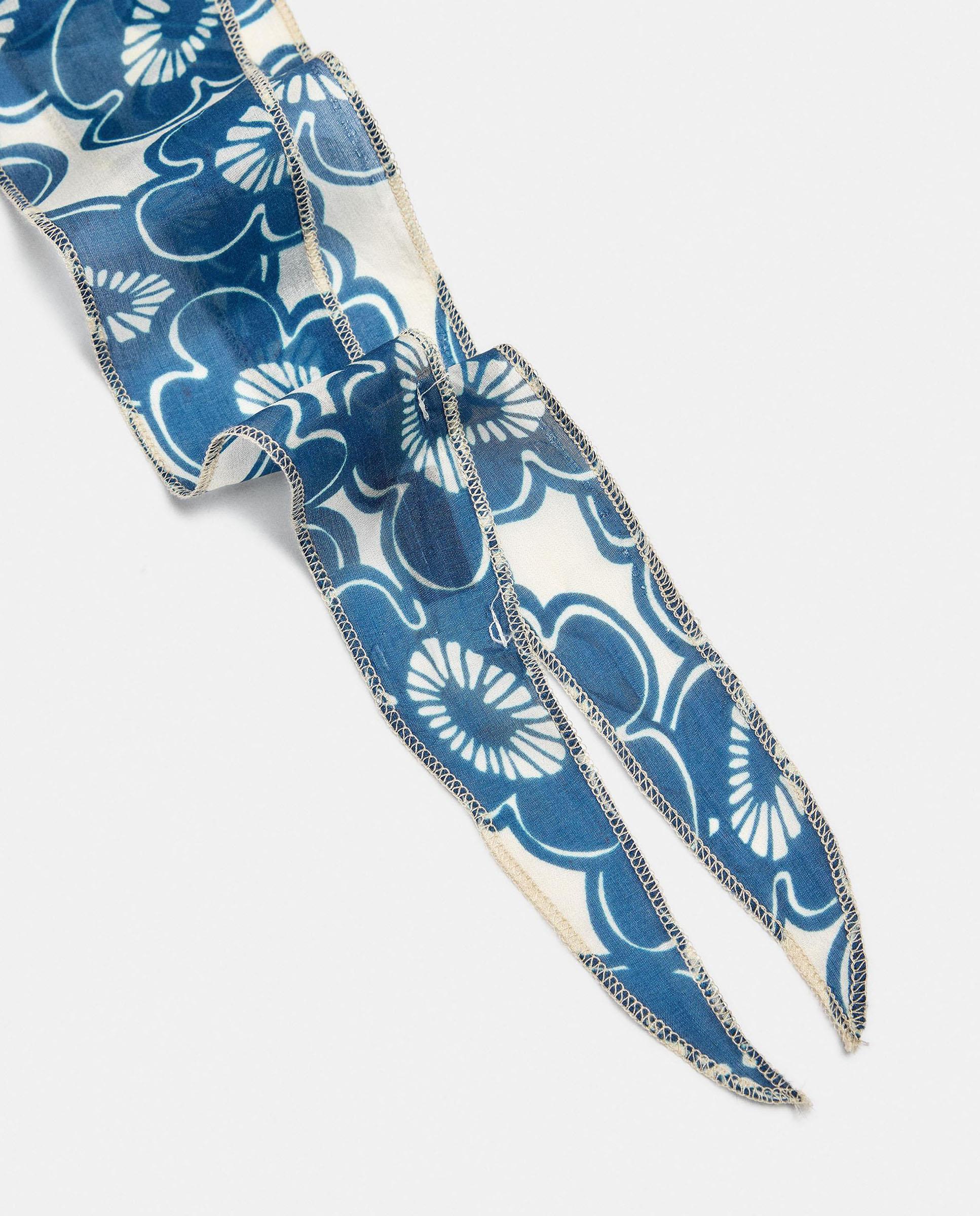 Pañuelo 100% seda con estampado floral - Parfois - Azul Azul-2