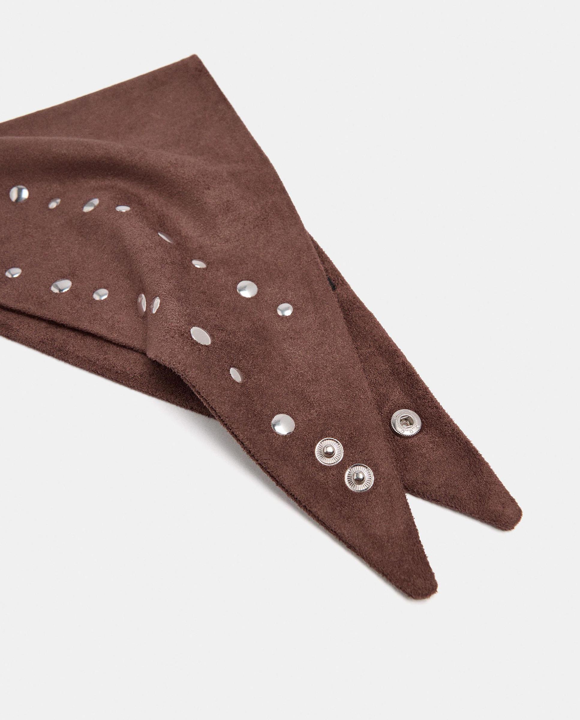Pañuelo para el pelo de piel con tachuelas decorativas - Parfois - Marrón oscuro Marrón oscuro-3