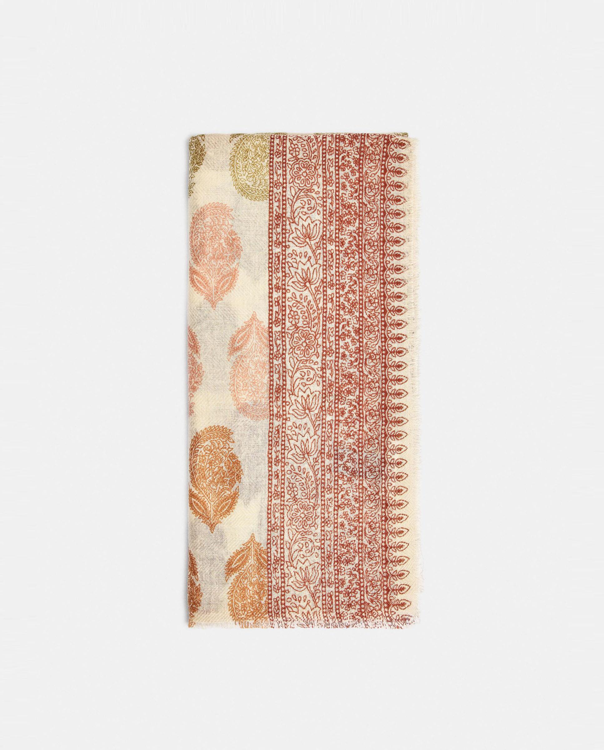 Pañuelo con pespuntes y estampado paisley - Parfois - Crudo Crudo-1