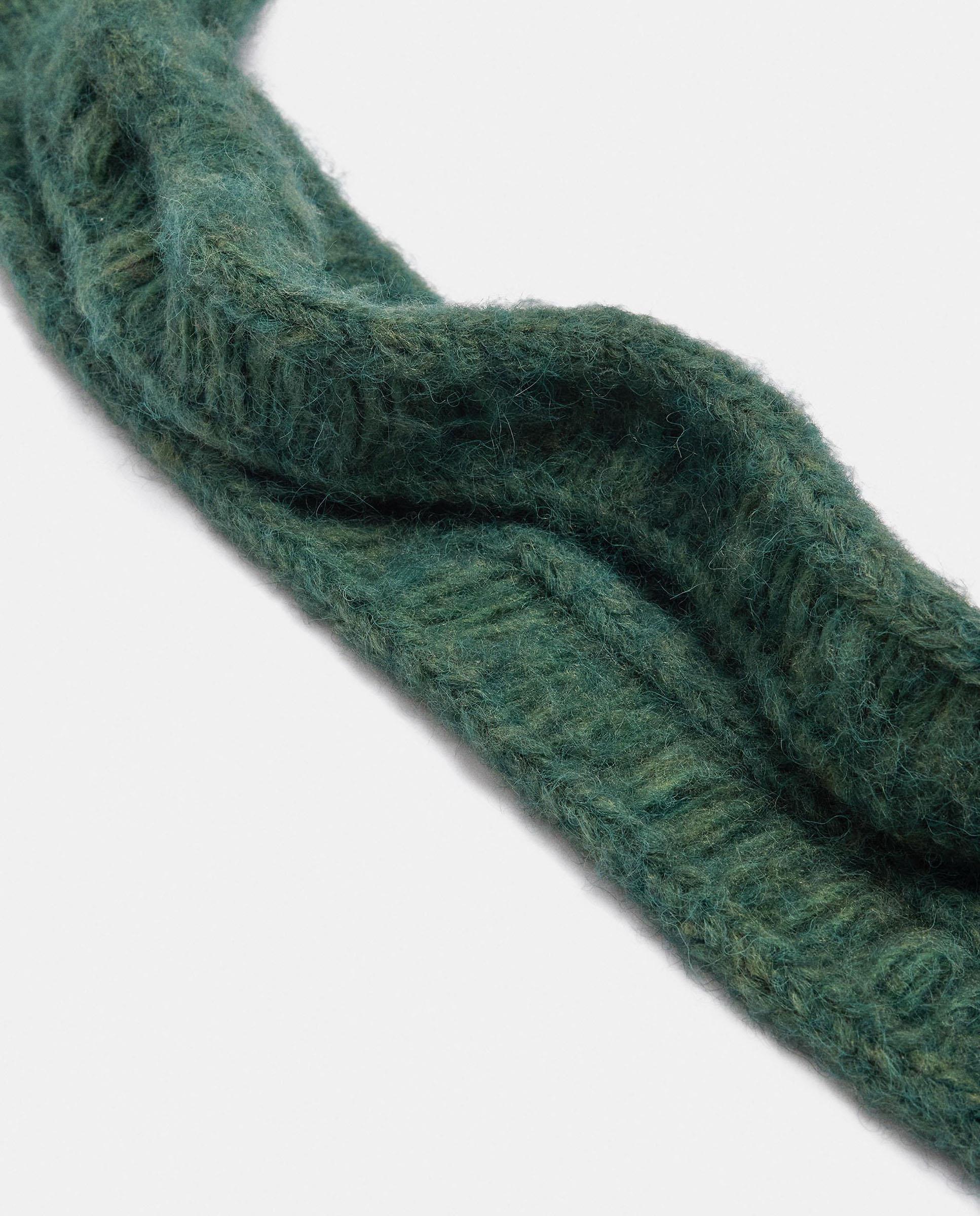 Bufanda 100% lana con pelitos en liso - Parfois - Verde Verde-2