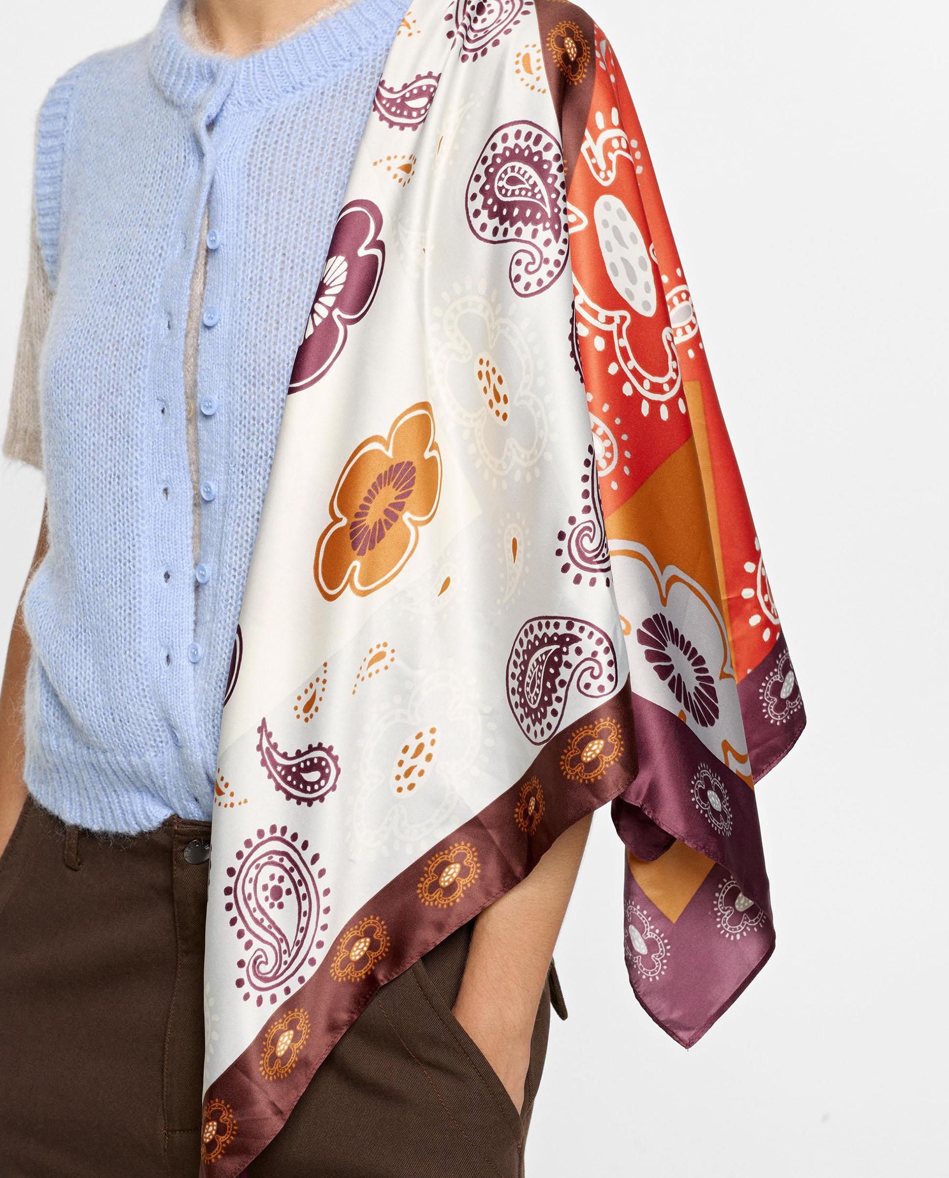 Pañuelo con pespuntes y estampado floral - Parfois - Crudo Crudo-2