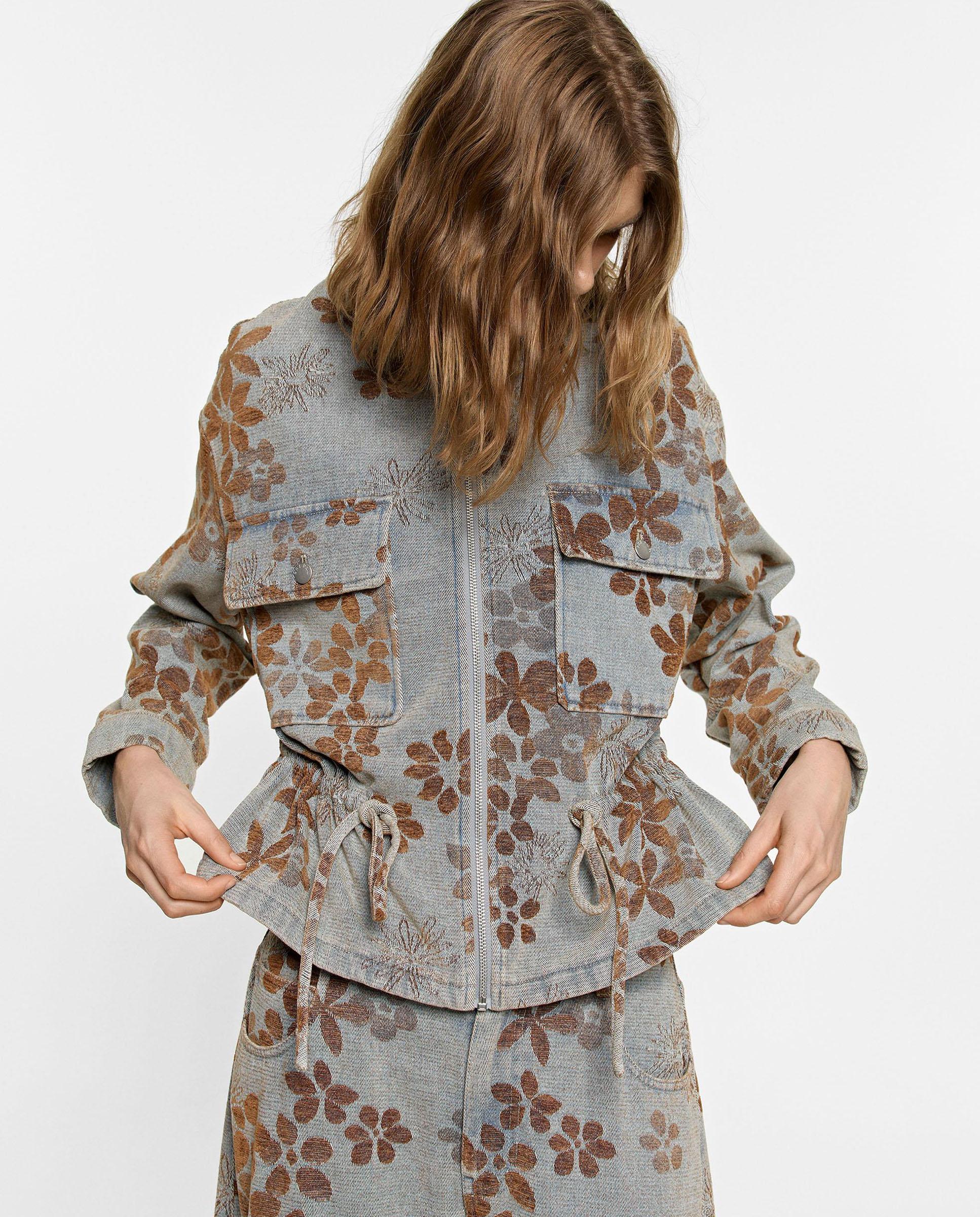 Imagen 1 de Chaqueta de mujer vaquera con estampado floral Azul