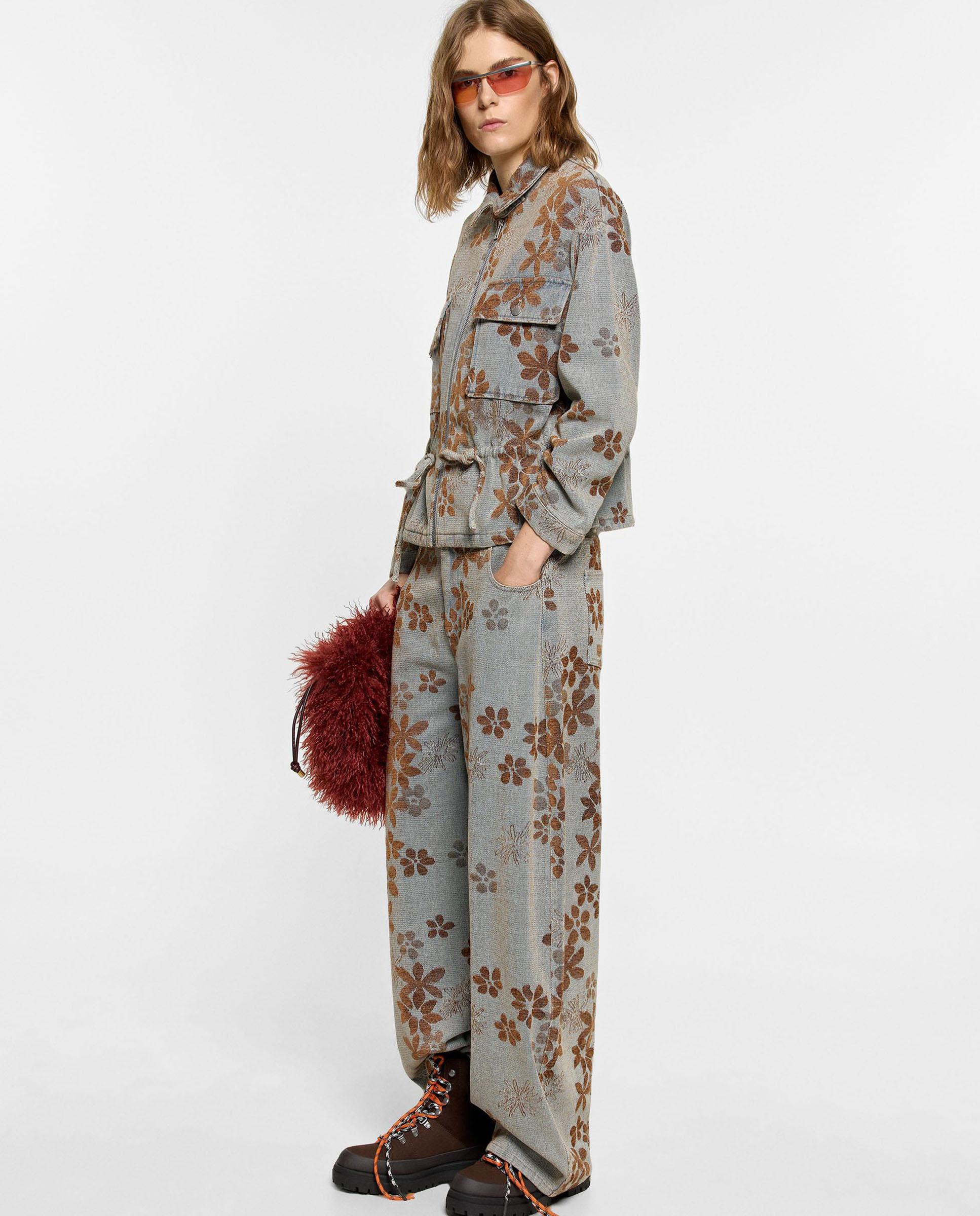 Imagen 1 de Vaqueros anchos de mujer barrel con estampado floral Azul