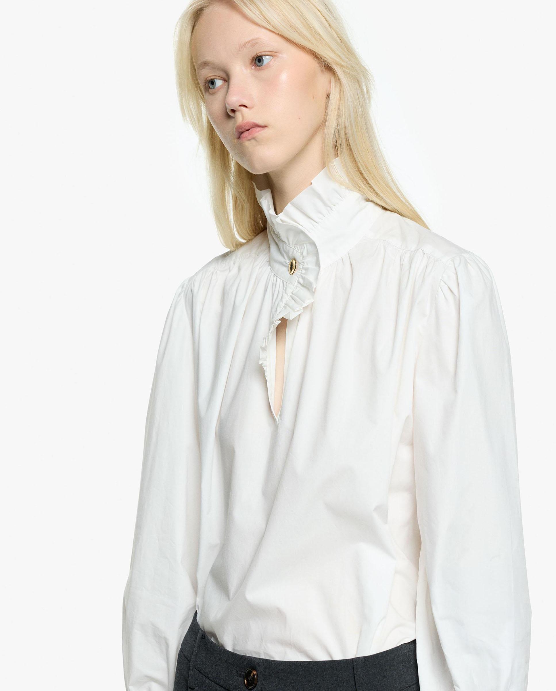 Imagen 1 de Blusa de mujer 100% algodón con cuello alto y volante Crudo