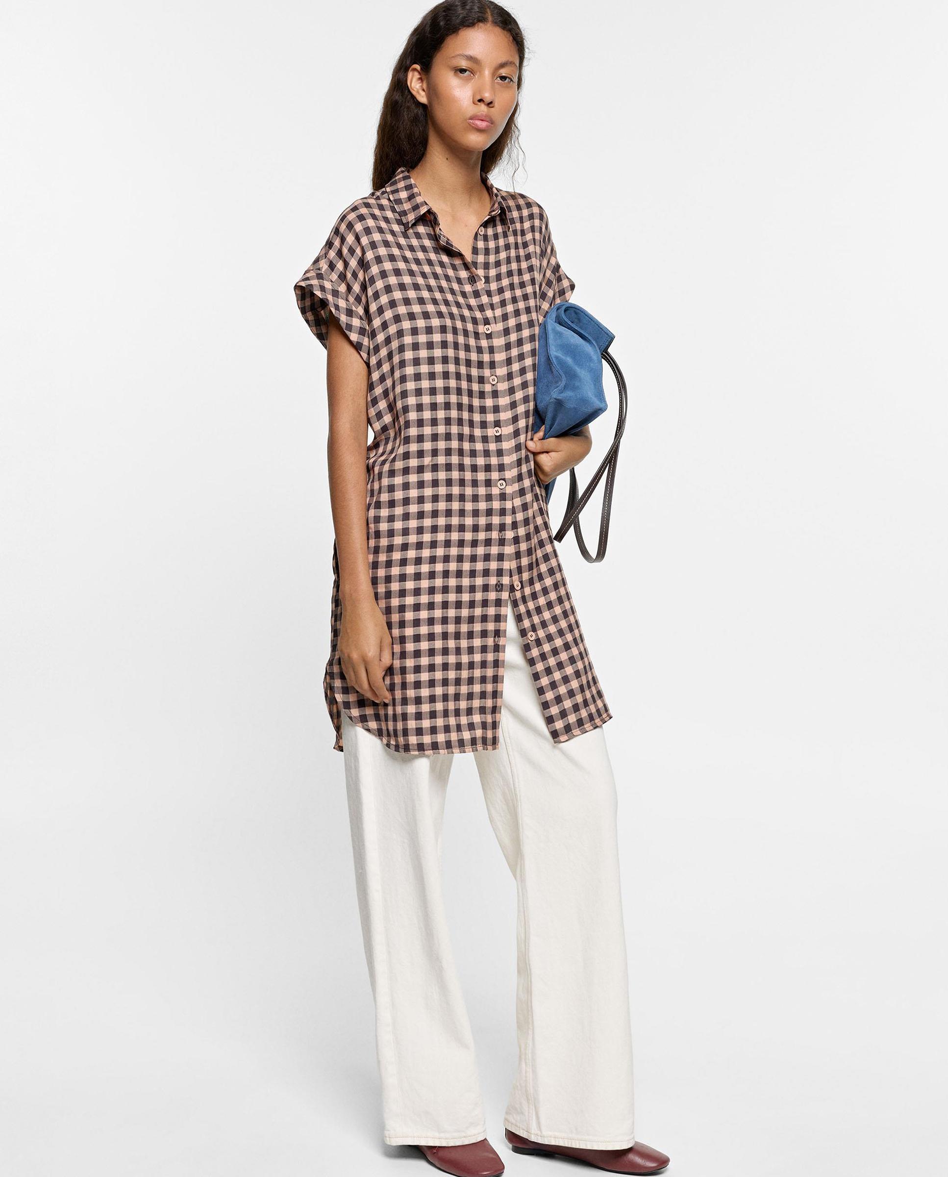 Imagen 0 de Vestido corto estilo camisero con estampado vichy Marrón