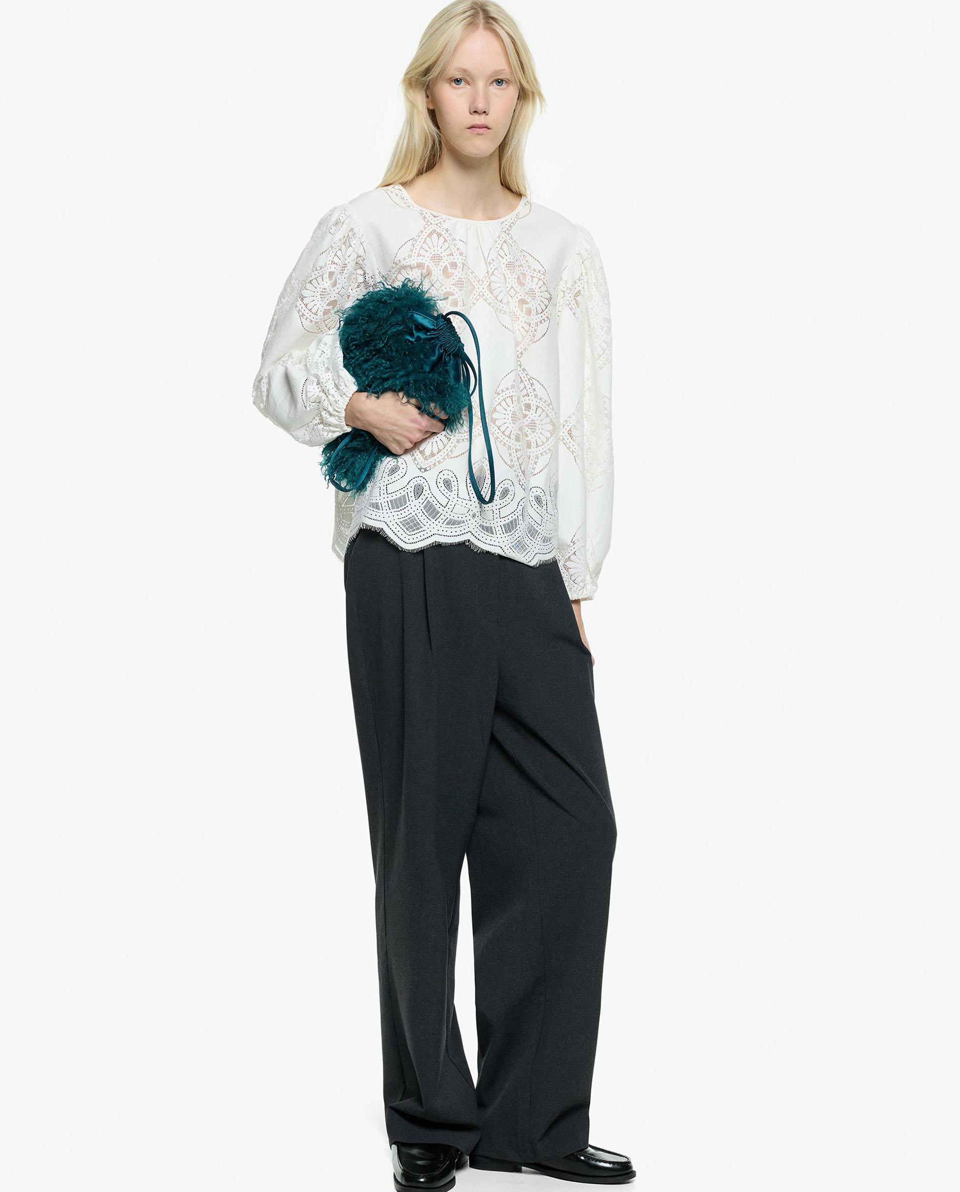 Imagen 2 de Blusa de mujer de manga larga troquelada en liso - Parfois - Crudo Crudo